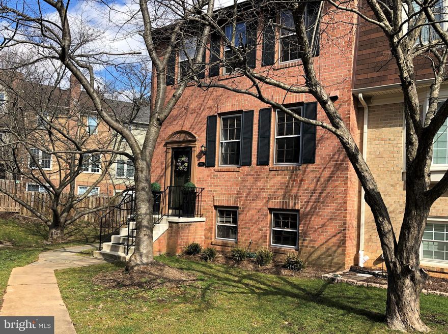 Beautiful Colonial Townhouse in Springfield's Desirable Community of Daventry! This Spacious End-Unit has over 1800 Square Feet of Living Space. 4 Bedrooms, 3.5 Baths, Remodeled Kitchen,  Remodeled Bathrooms with Spacious Closets and Hardwood Floors.   The Community includes Trash Pick-Up Twice a Week, Snow Removal, Tennis Courts, Basketball Court and an Outdoor Pool. Easy Access to Commuter Lots, Shopping and Restaurants. This Lovely Community Offers Tranquil Outdoor Living while being so close to the City.  West Springfield Elementary School / Washington Irving Middle School / West Springfield High School