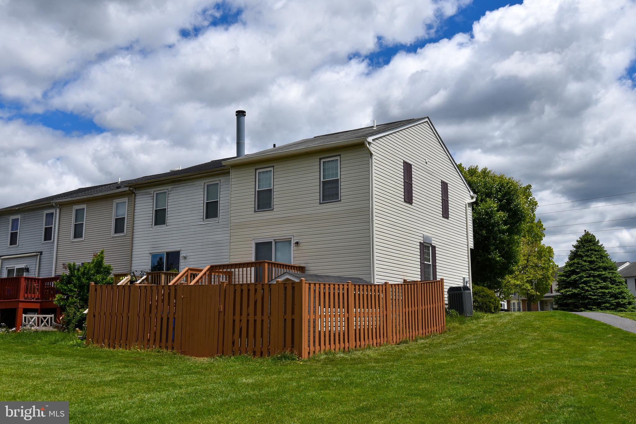 ROBIN MEADOWS - Residential Lease