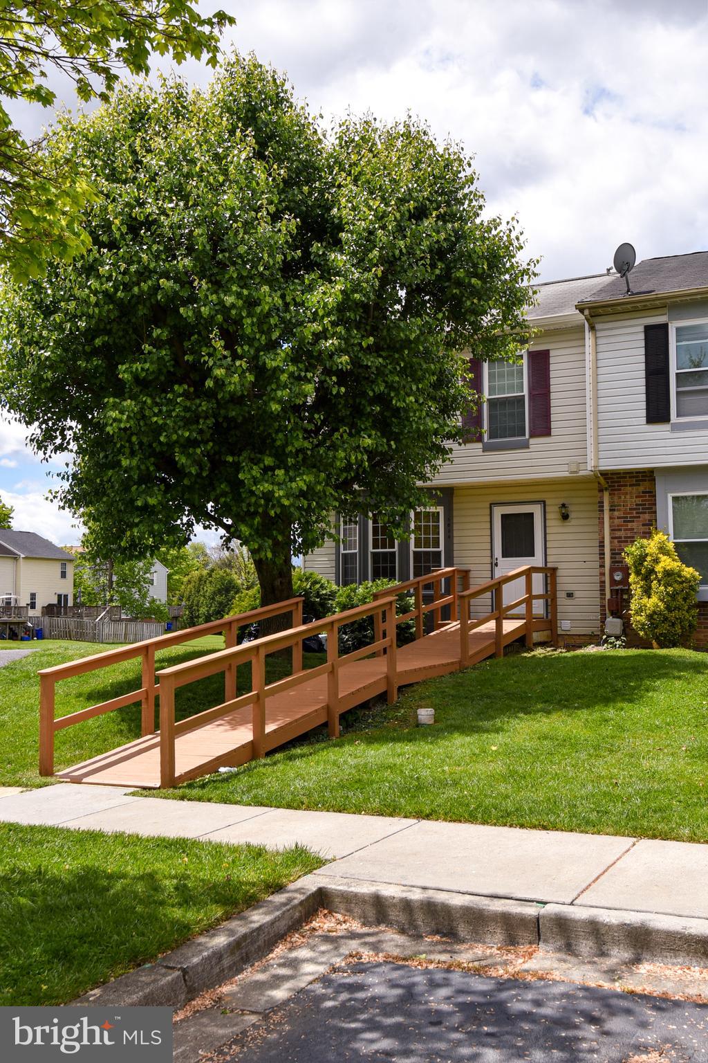 ROBIN MEADOWS - Residential Lease