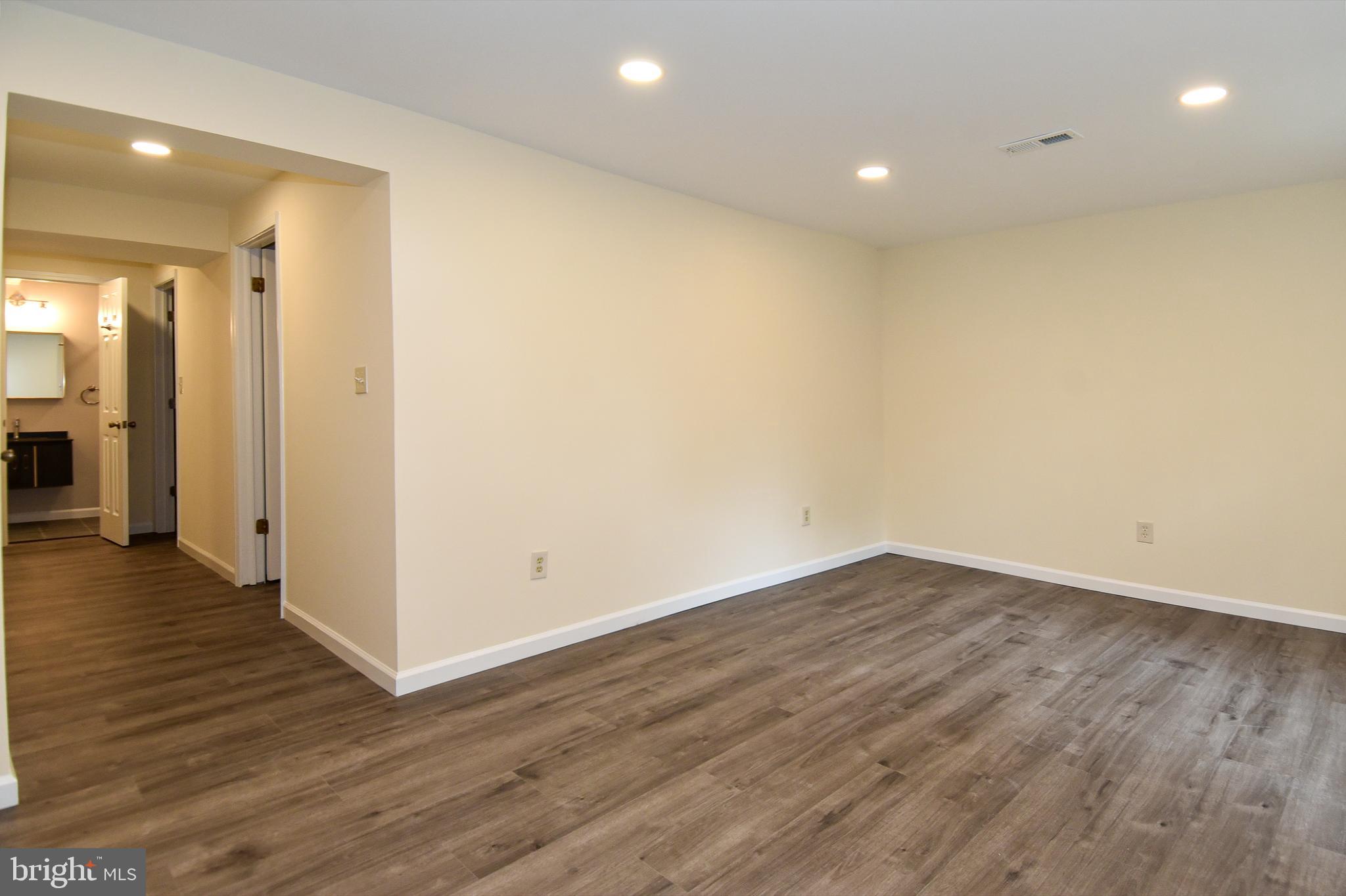 ROBIN MEADOWS - Residential Lease