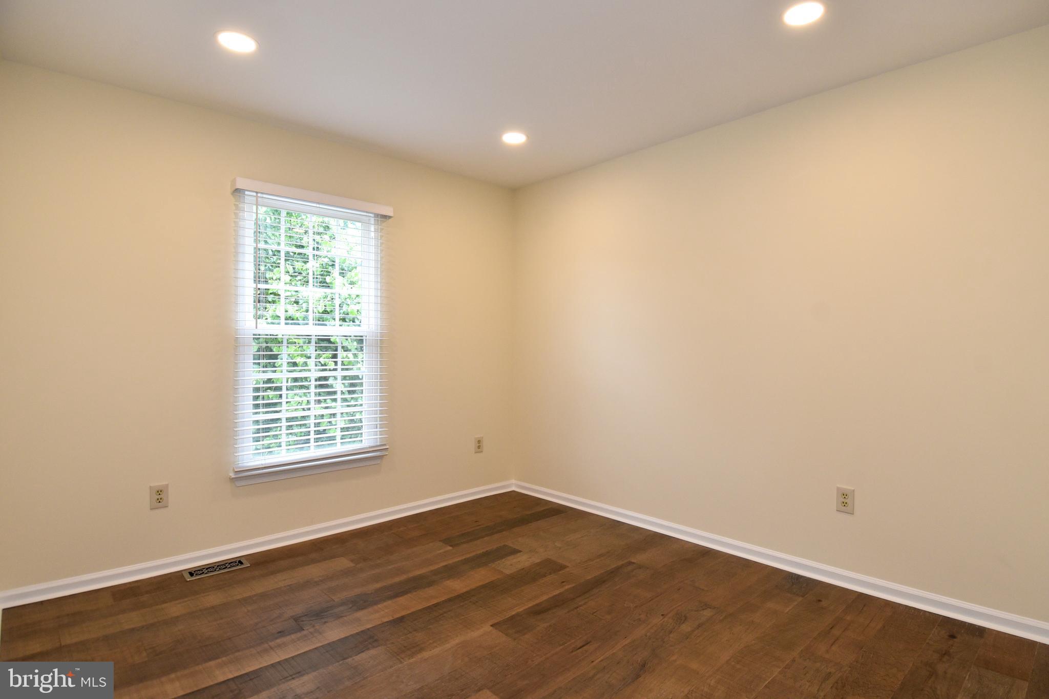 ROBIN MEADOWS - Residential Lease