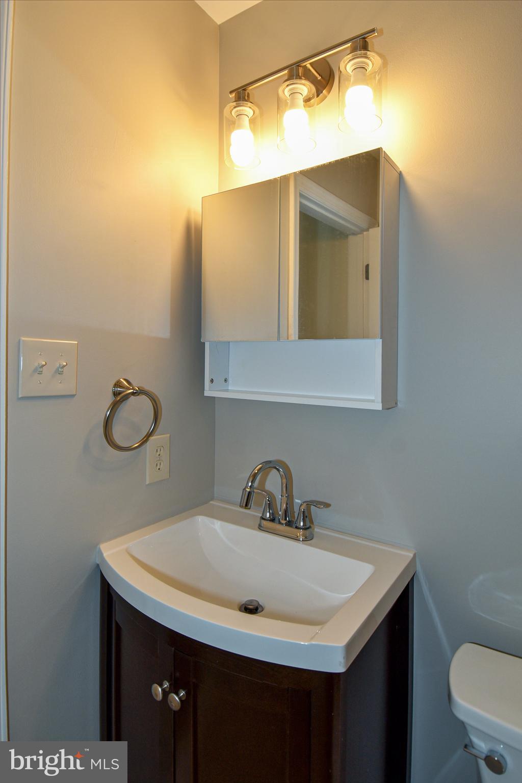 ROBIN MEADOWS - Residential Lease