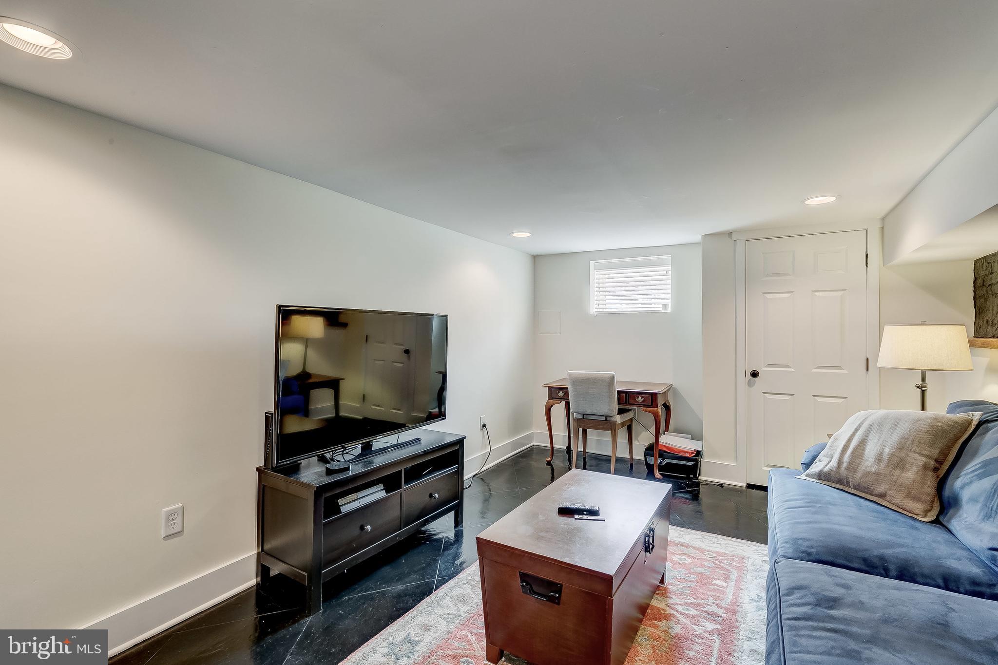 LOCUST POINT - Residential