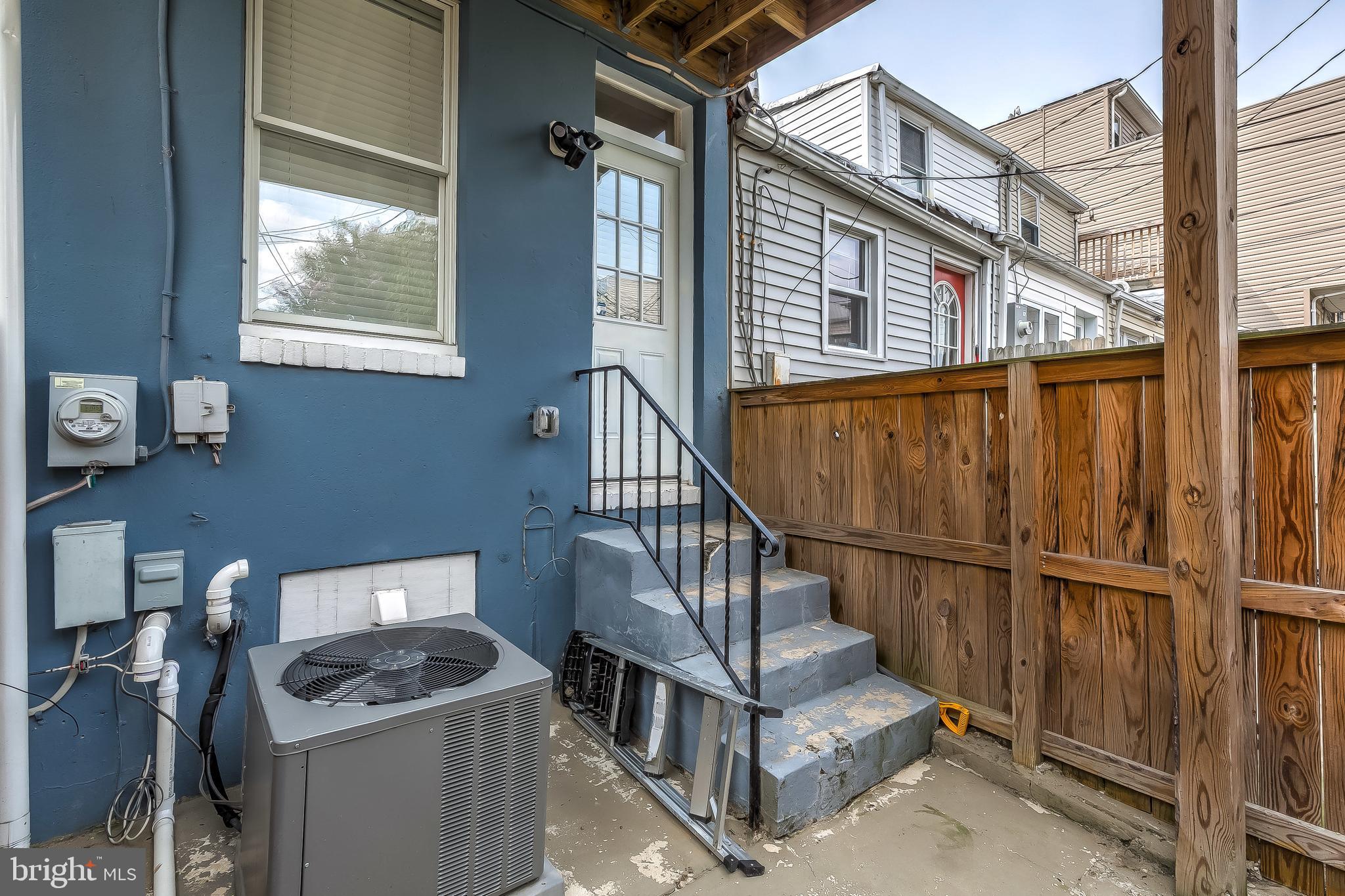 LOCUST POINT - Residential