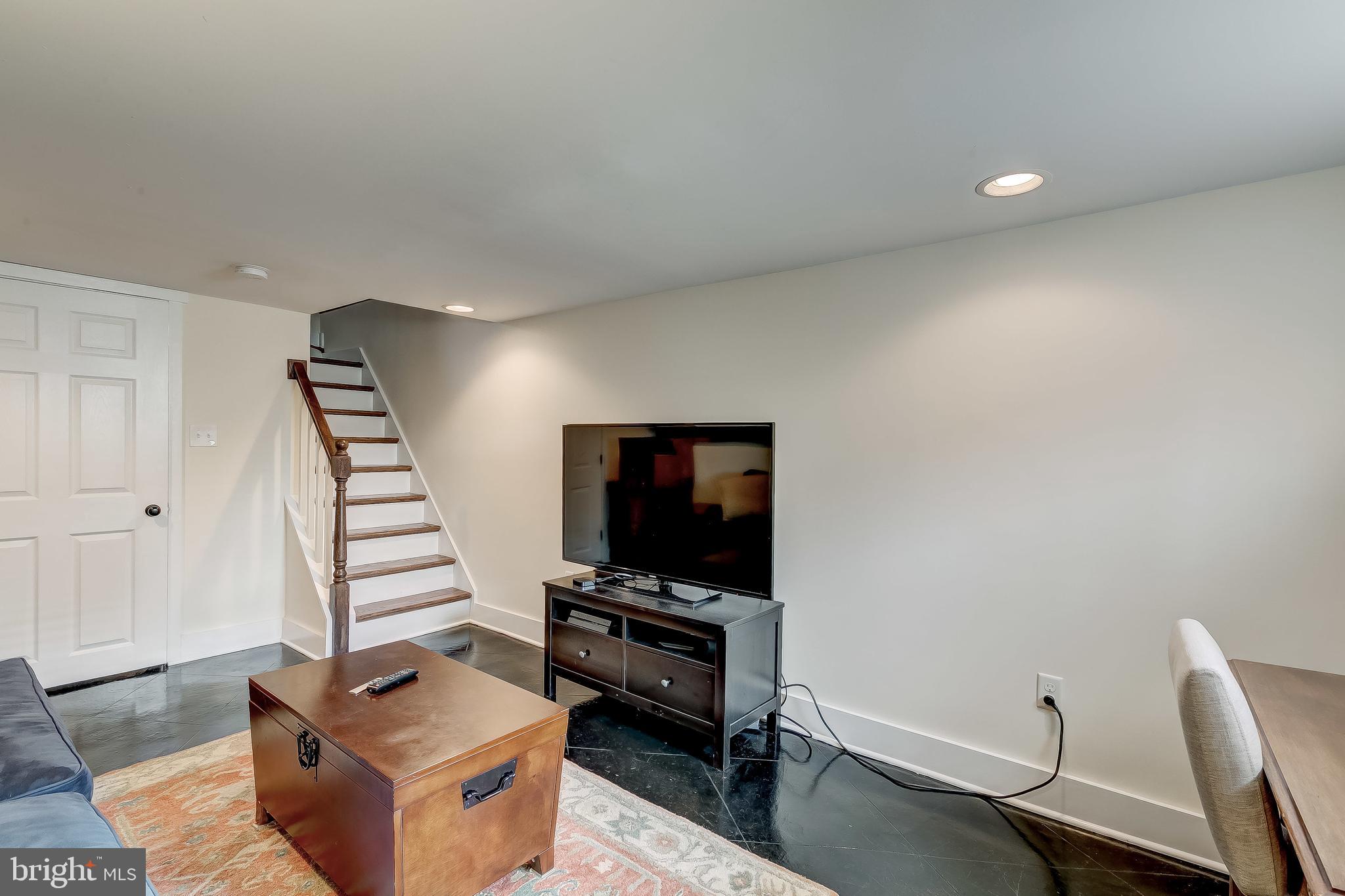 LOCUST POINT - Residential