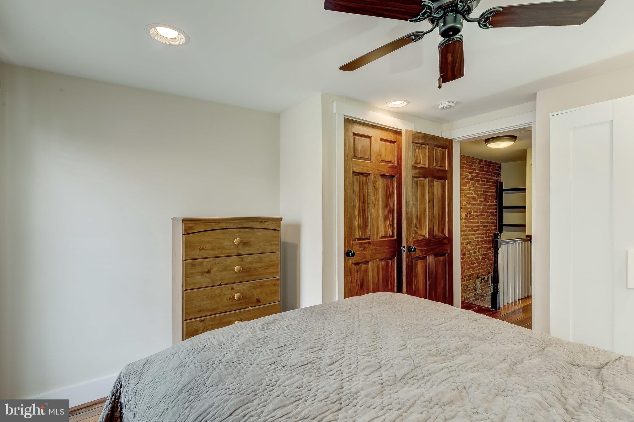 LOCUST POINT - Residential