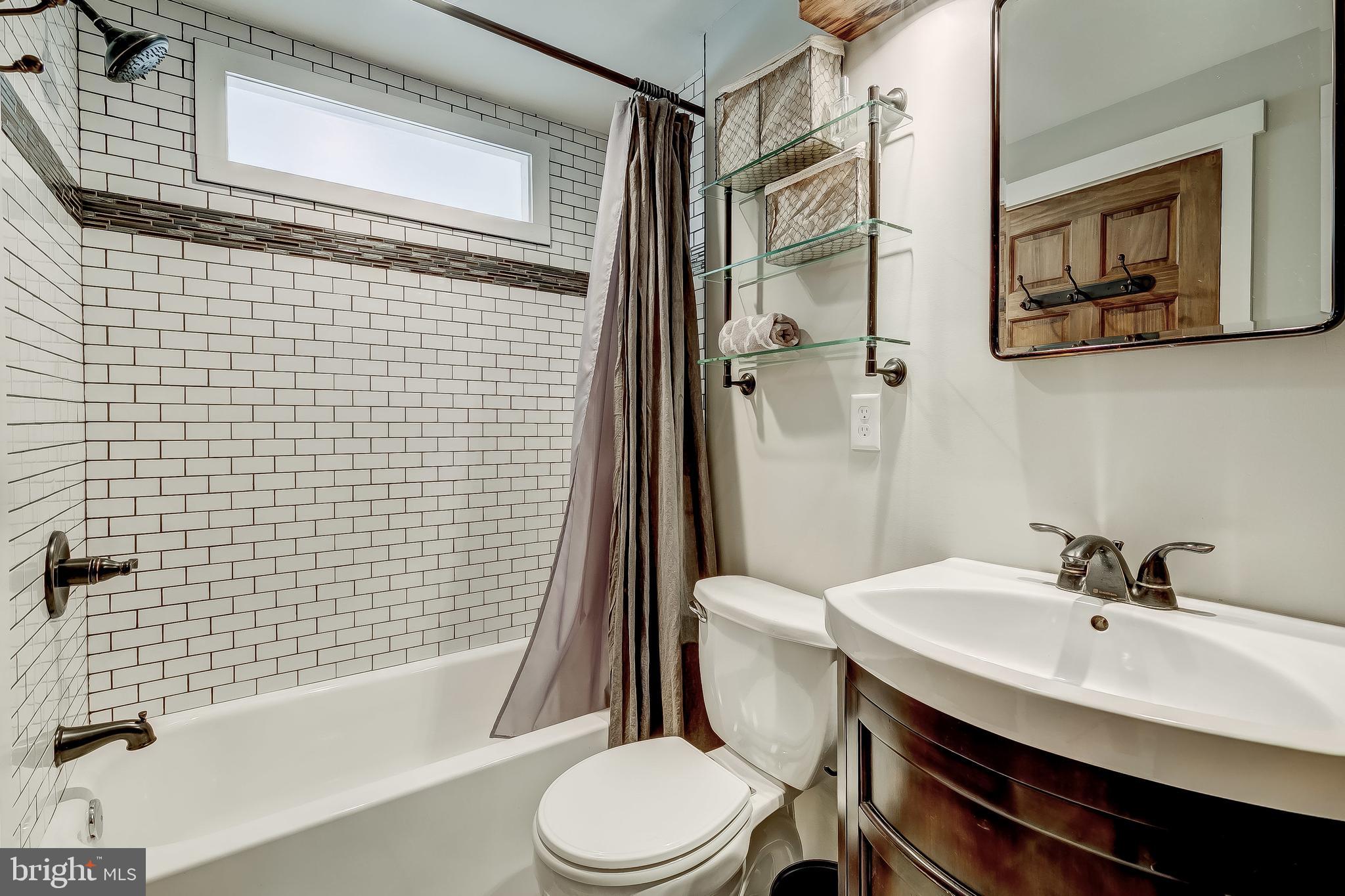 LOCUST POINT - Residential