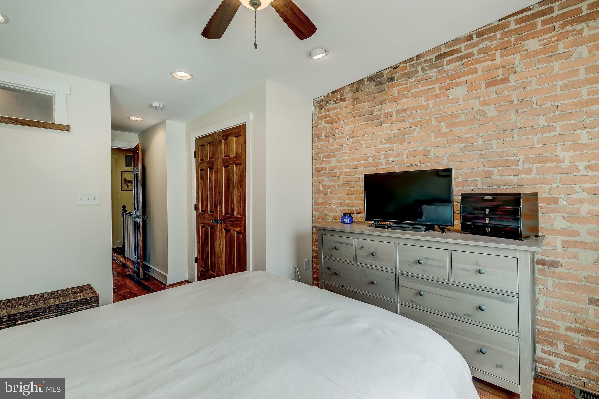 LOCUST POINT - Residential