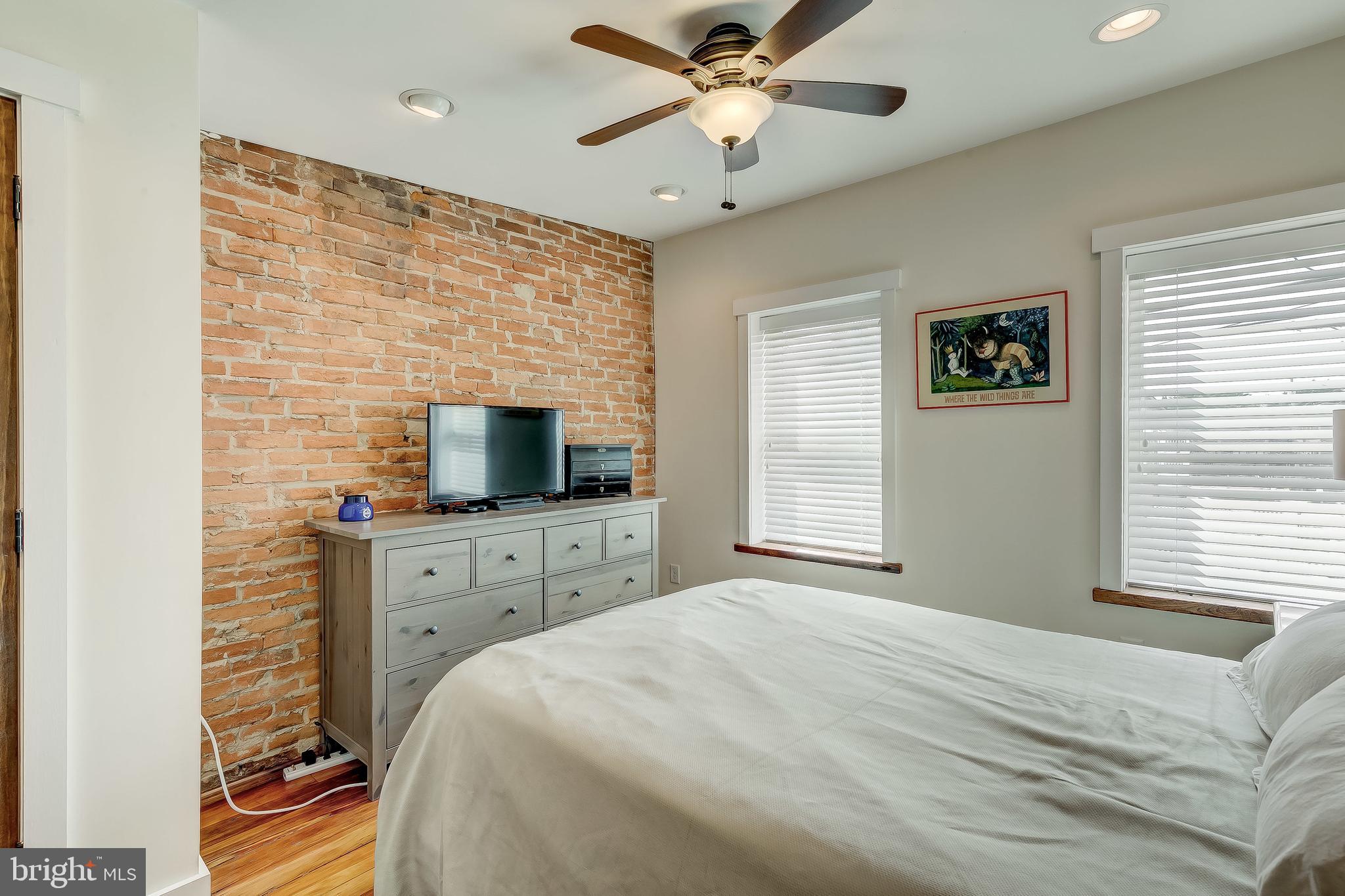 LOCUST POINT - Residential