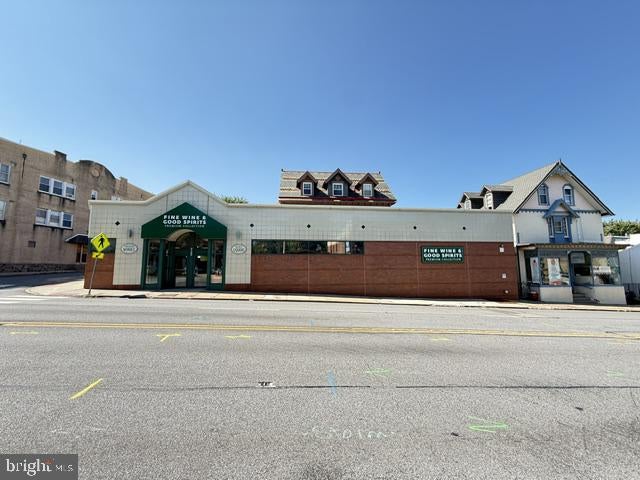 930 W Lancaster Ave, Bryn Mawr, PA 19010