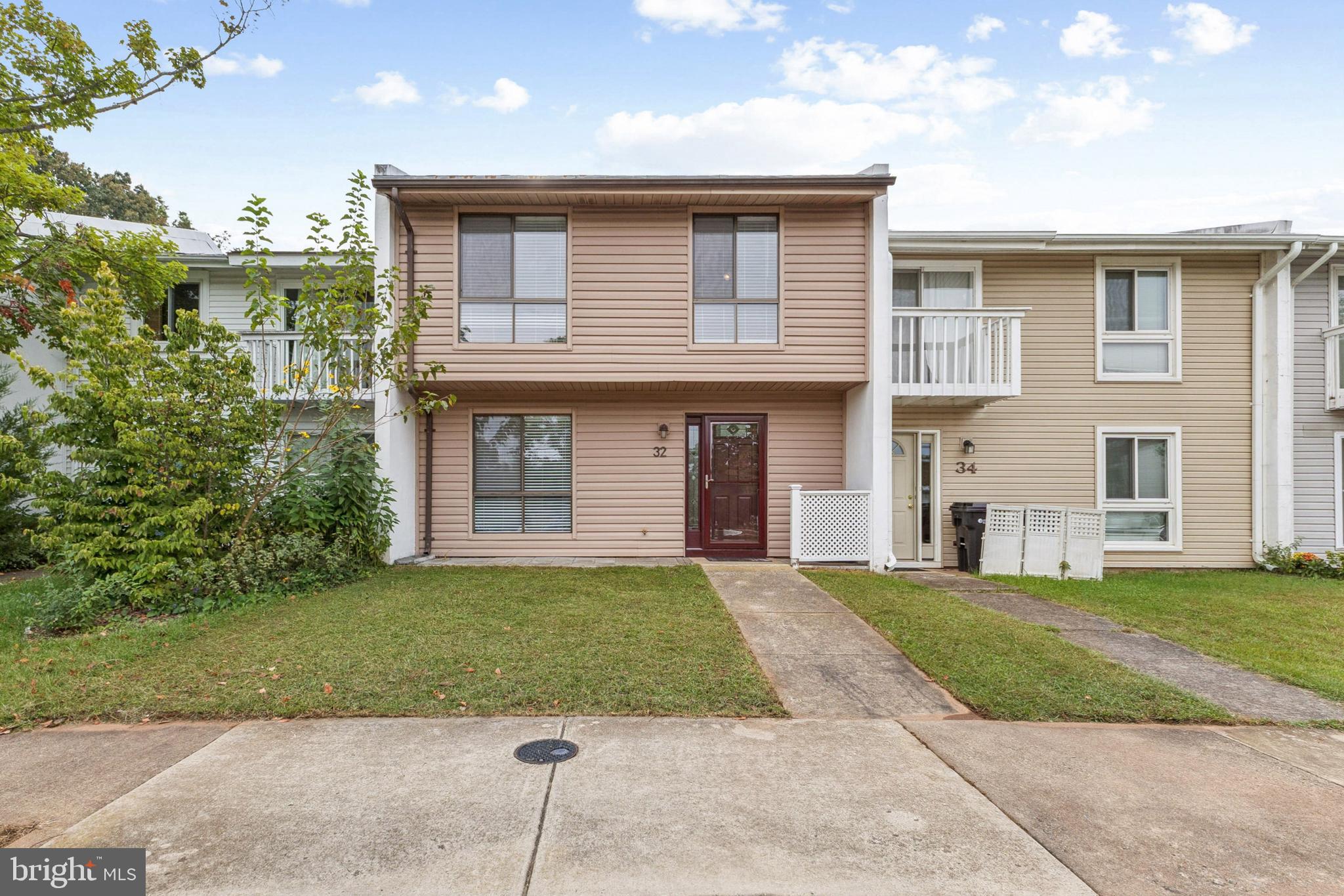 32 REGIS CIRCLE
