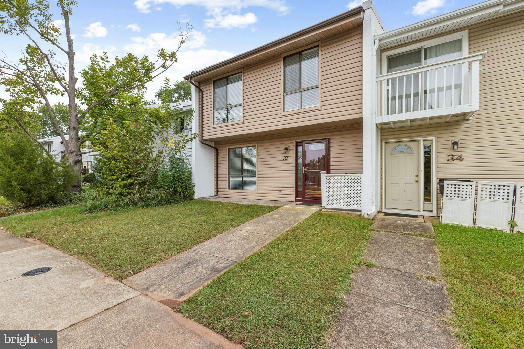 32 REGIS CIRCLE
