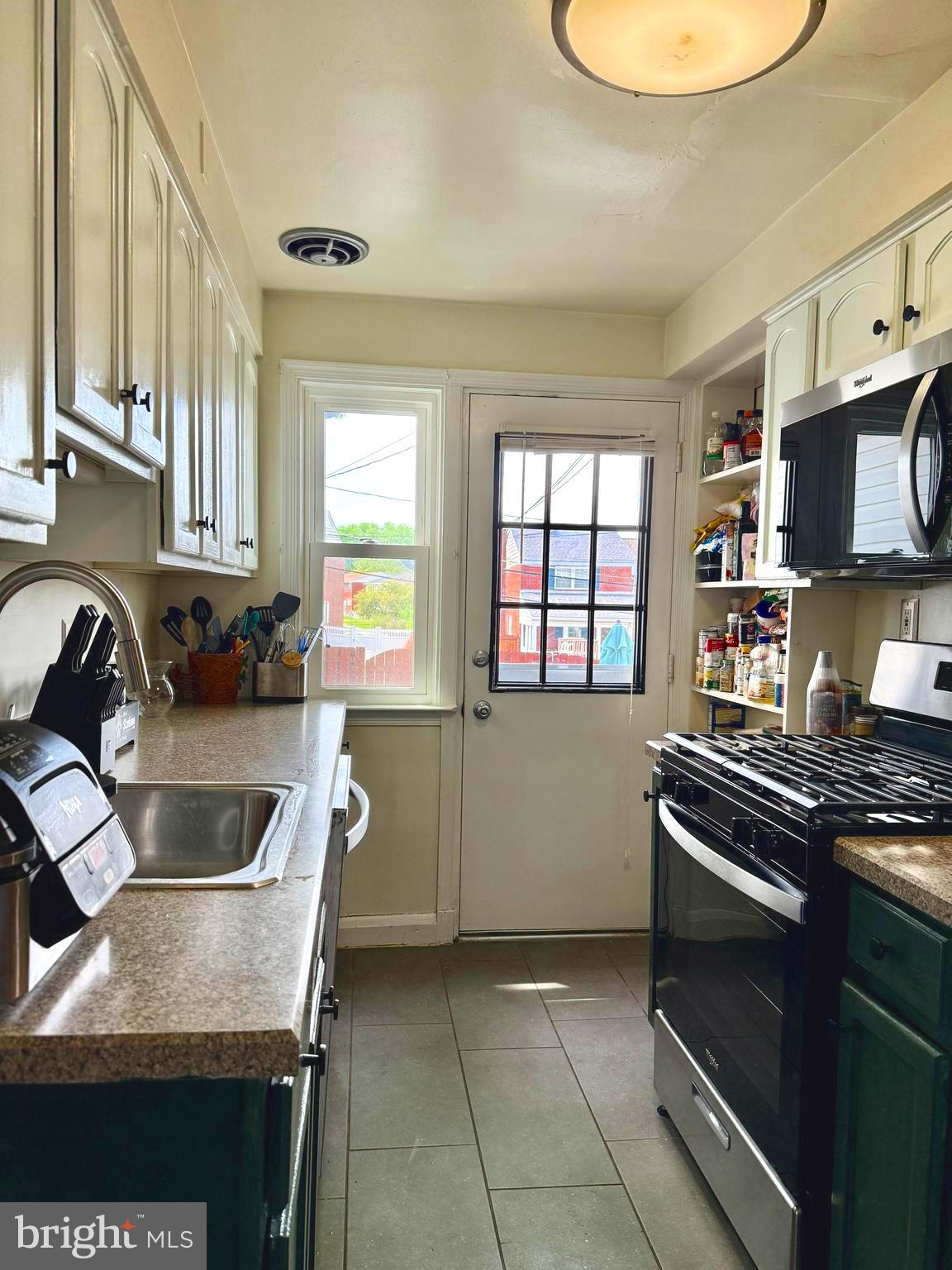 ARBOUR MANOR - Residential