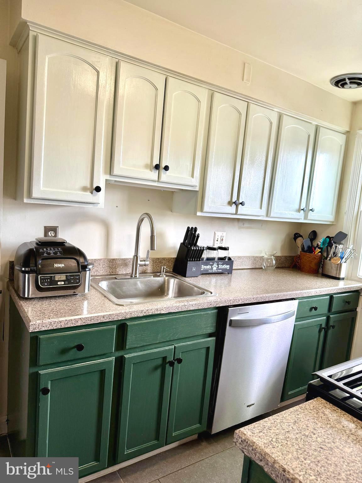 ARBOUR MANOR - Residential