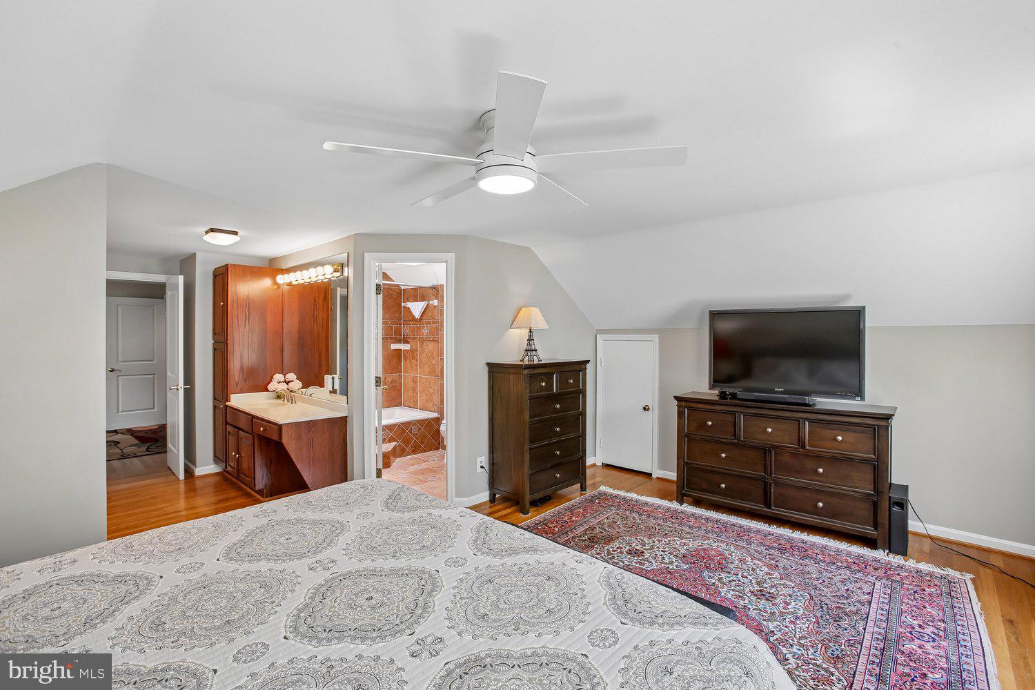CHAPEL SQUARE - Residential