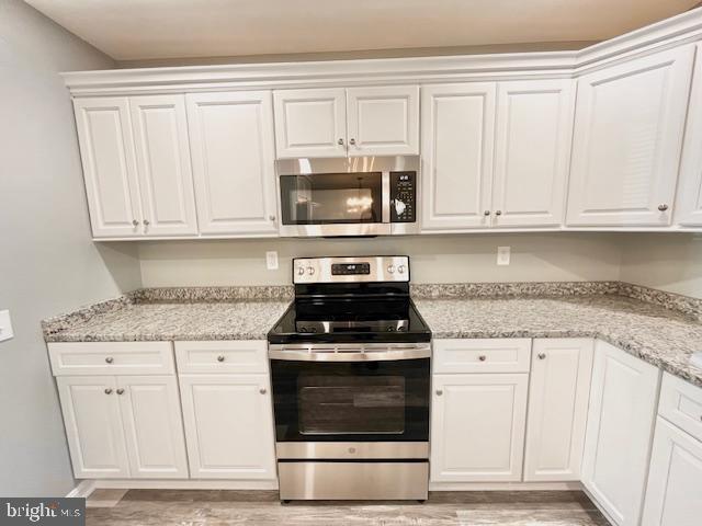 DUMONT OAKS - Residential Lease