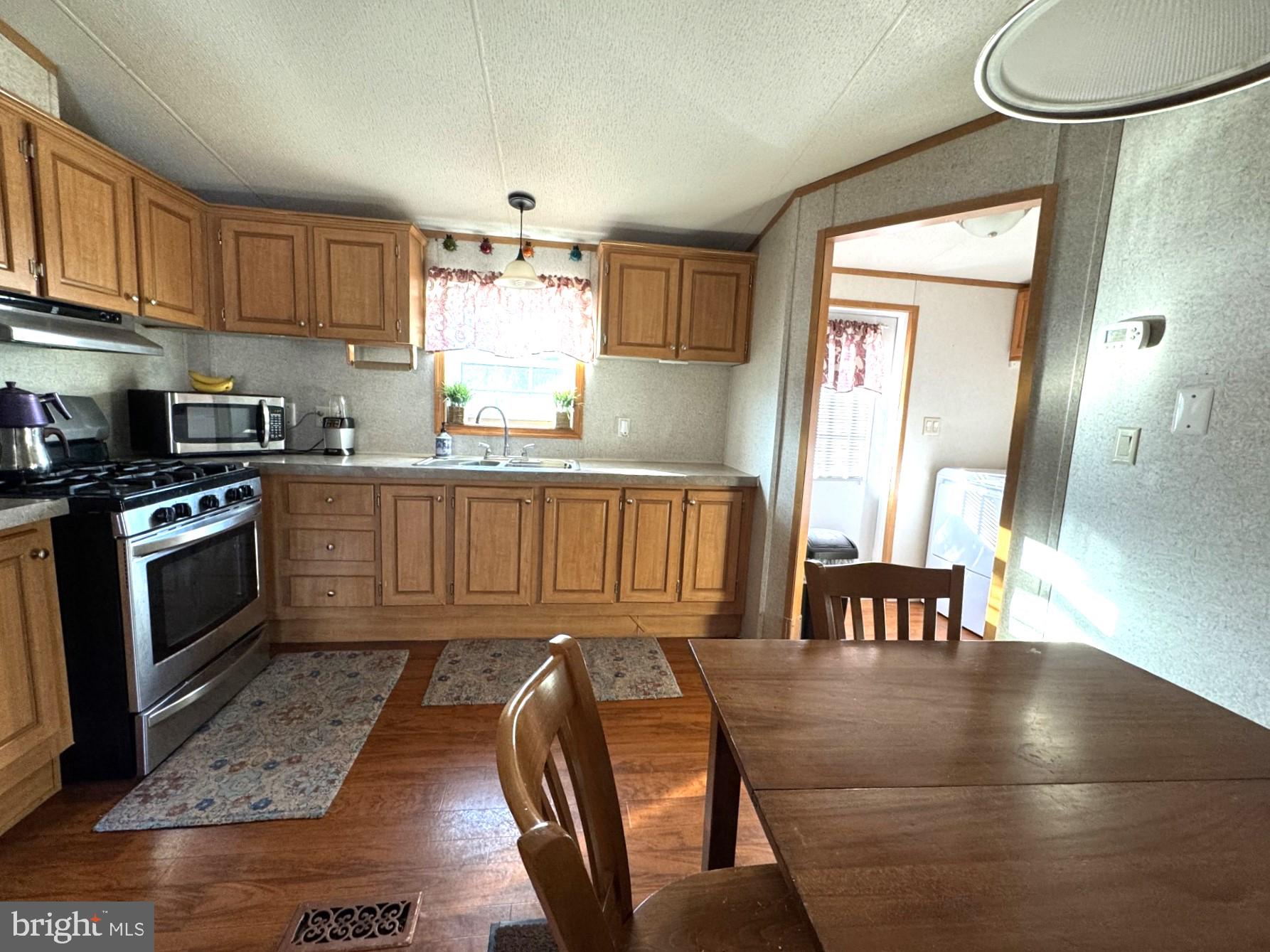 HEBRON WOODS - Residential