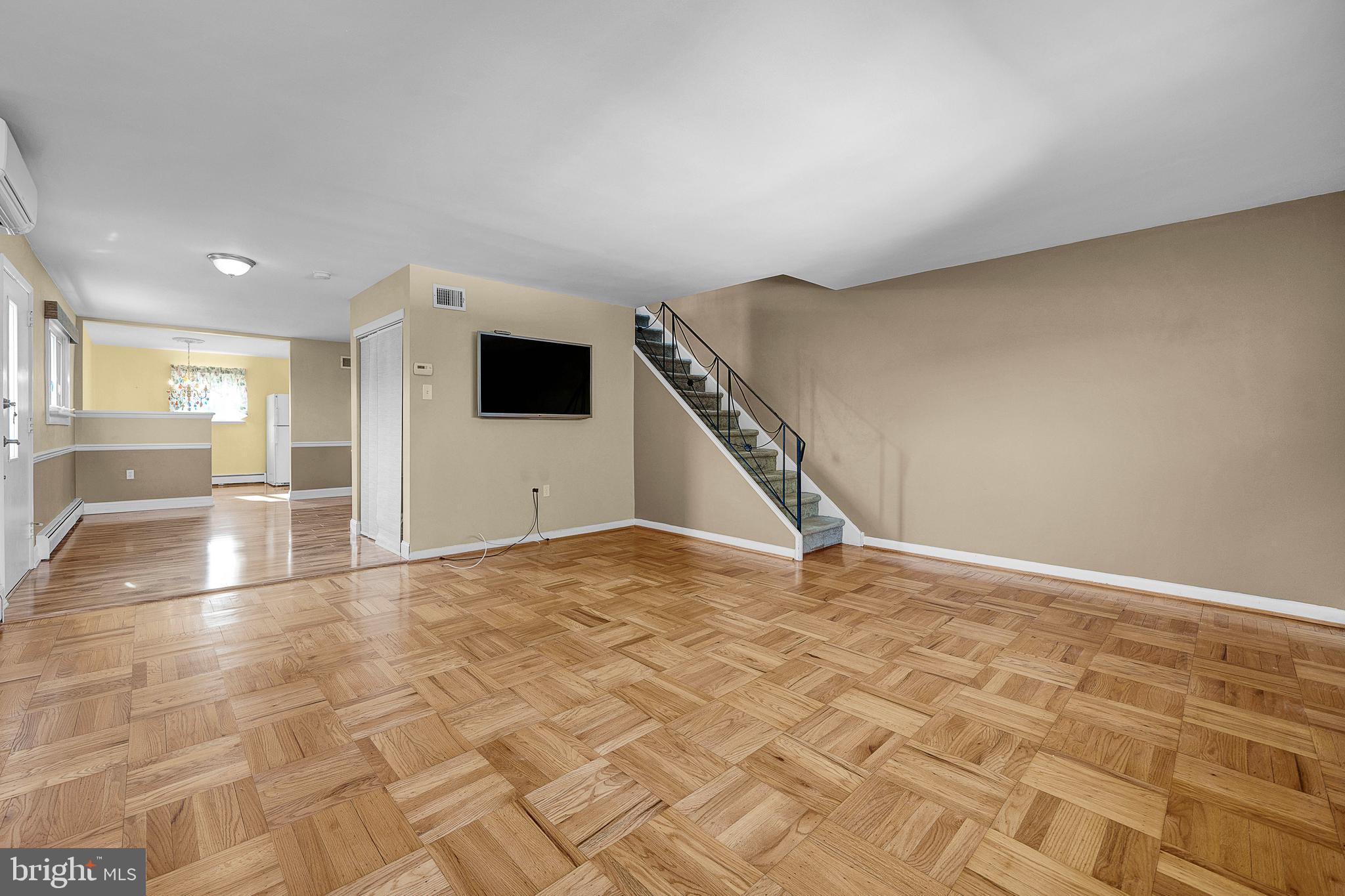 FOX CHASE - Residential