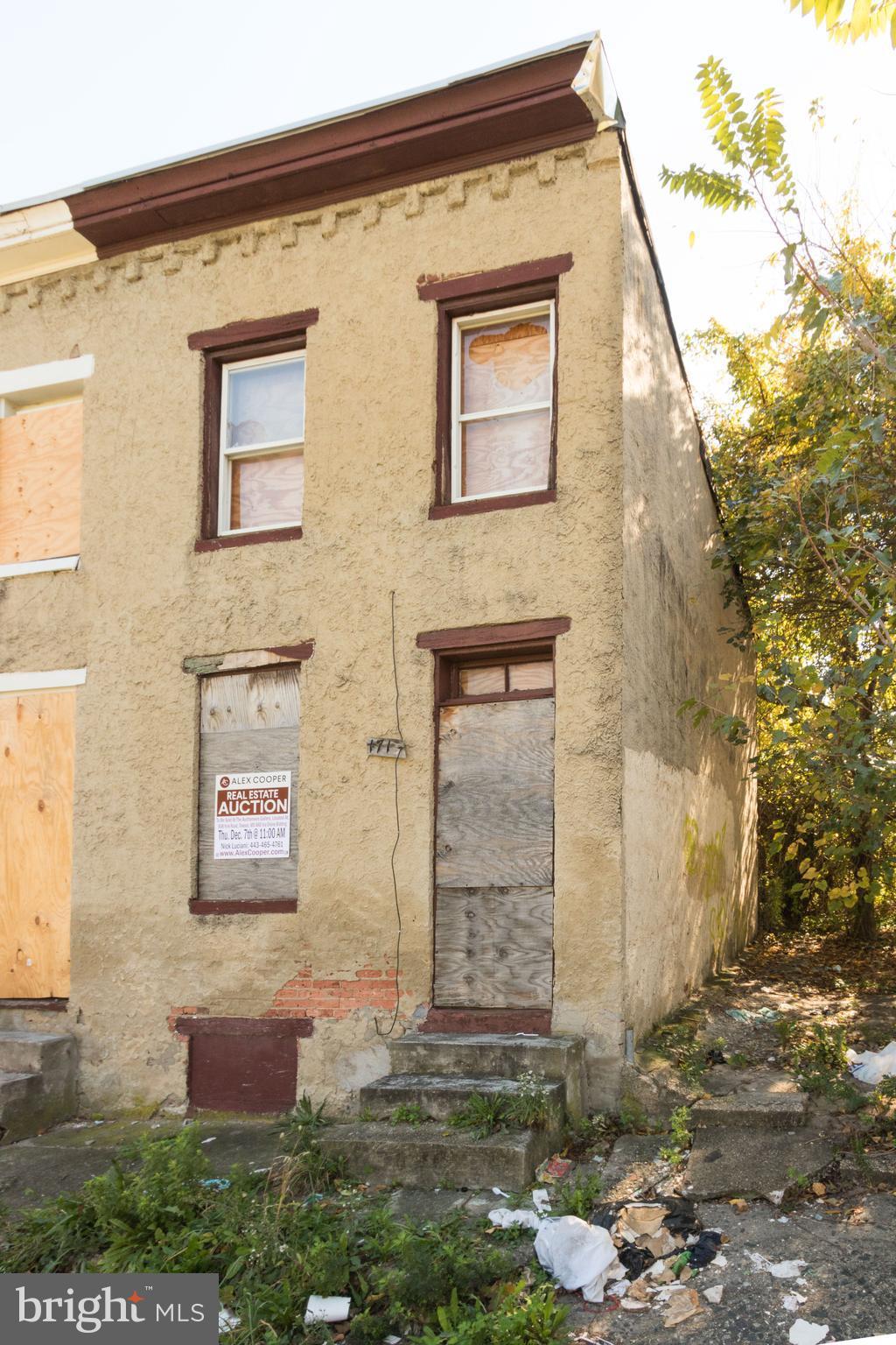 ABSOLUTE ABOVE $1,000. BANKRUPTCY TRUSTEE'S AUCTION: Thursday, December 7th, 2017 @ 11:00am. Auction will be held @ ALEX COOPER GALLERY & ONLINE. $1,500 Deposit. Vacant 2 bedroom/1 bath semi-detached home located in "Franklin Square." Part of a 75 property Bankruptcy Trustee's Auction. Check our other listings for more info. Do not miss!