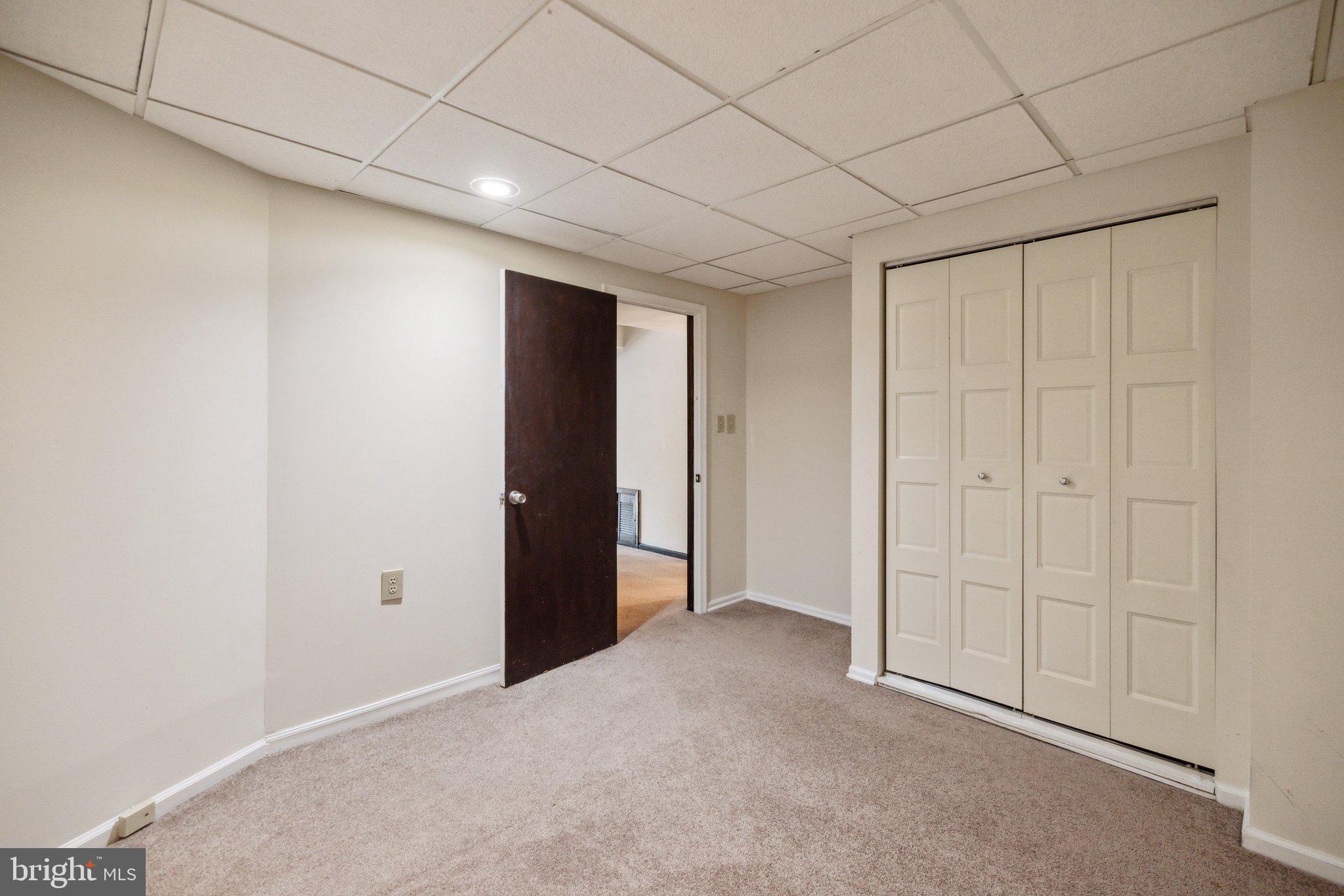 TREEBROOKE CONDOMINIUM - Residential Lease