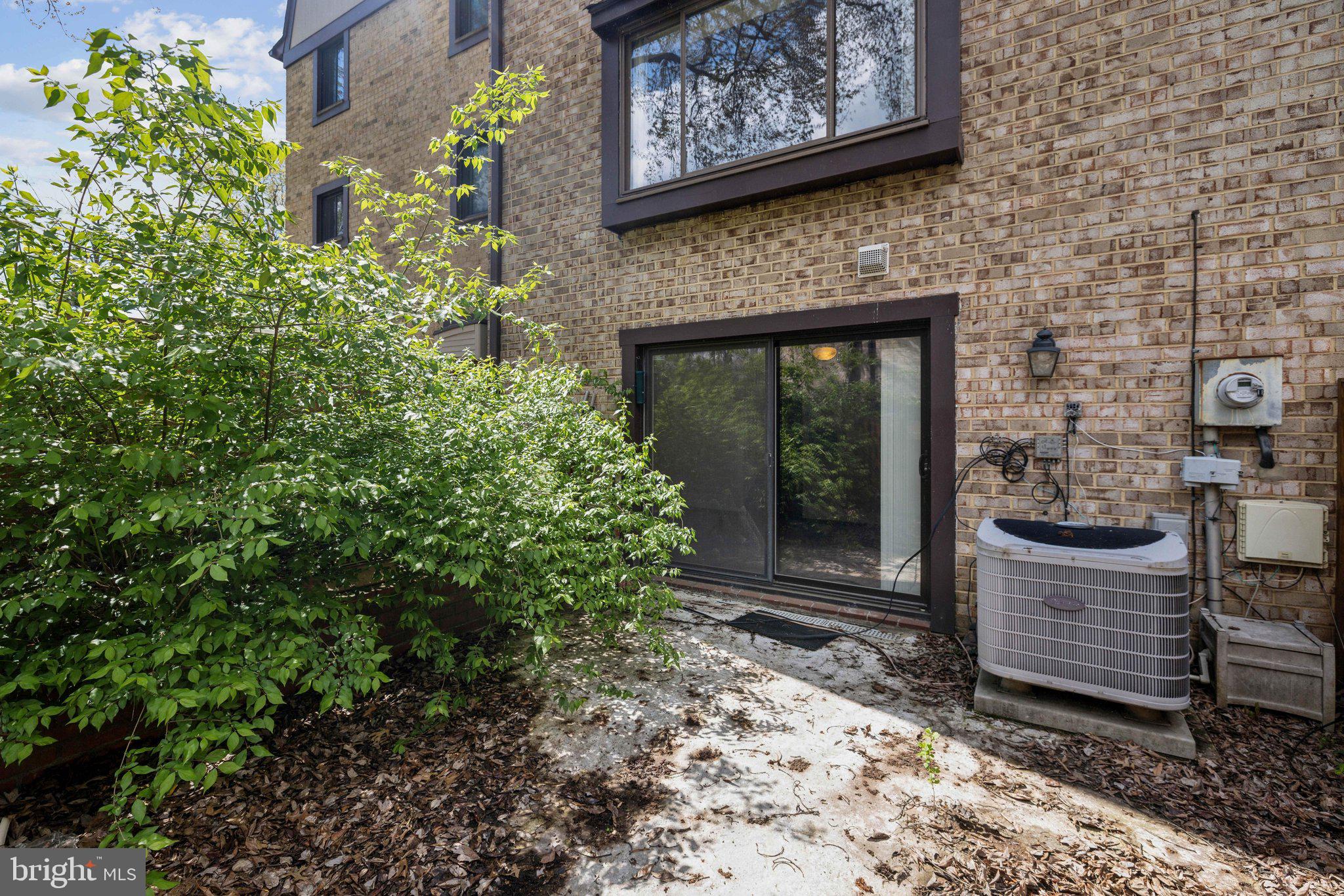 TREEBROOKE CONDOMINIUM - Residential Lease