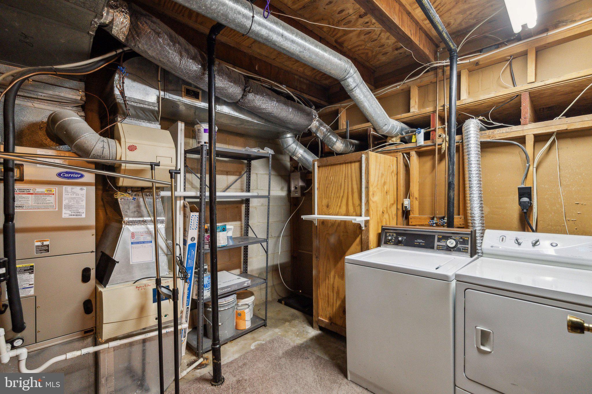 TREEBROOKE CONDOMINIUM - Residential Lease