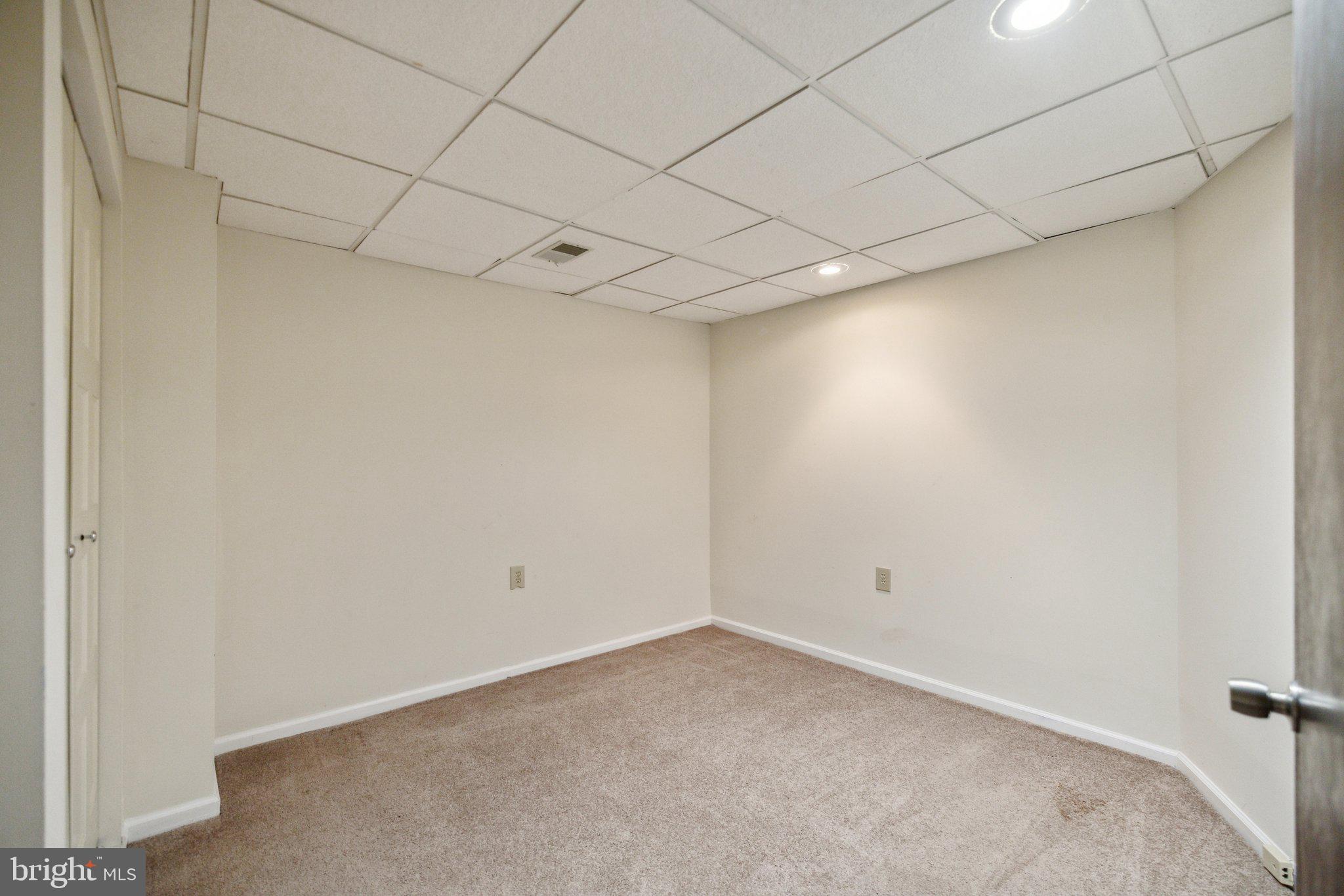 TREEBROOKE CONDOMINIUM - Residential Lease