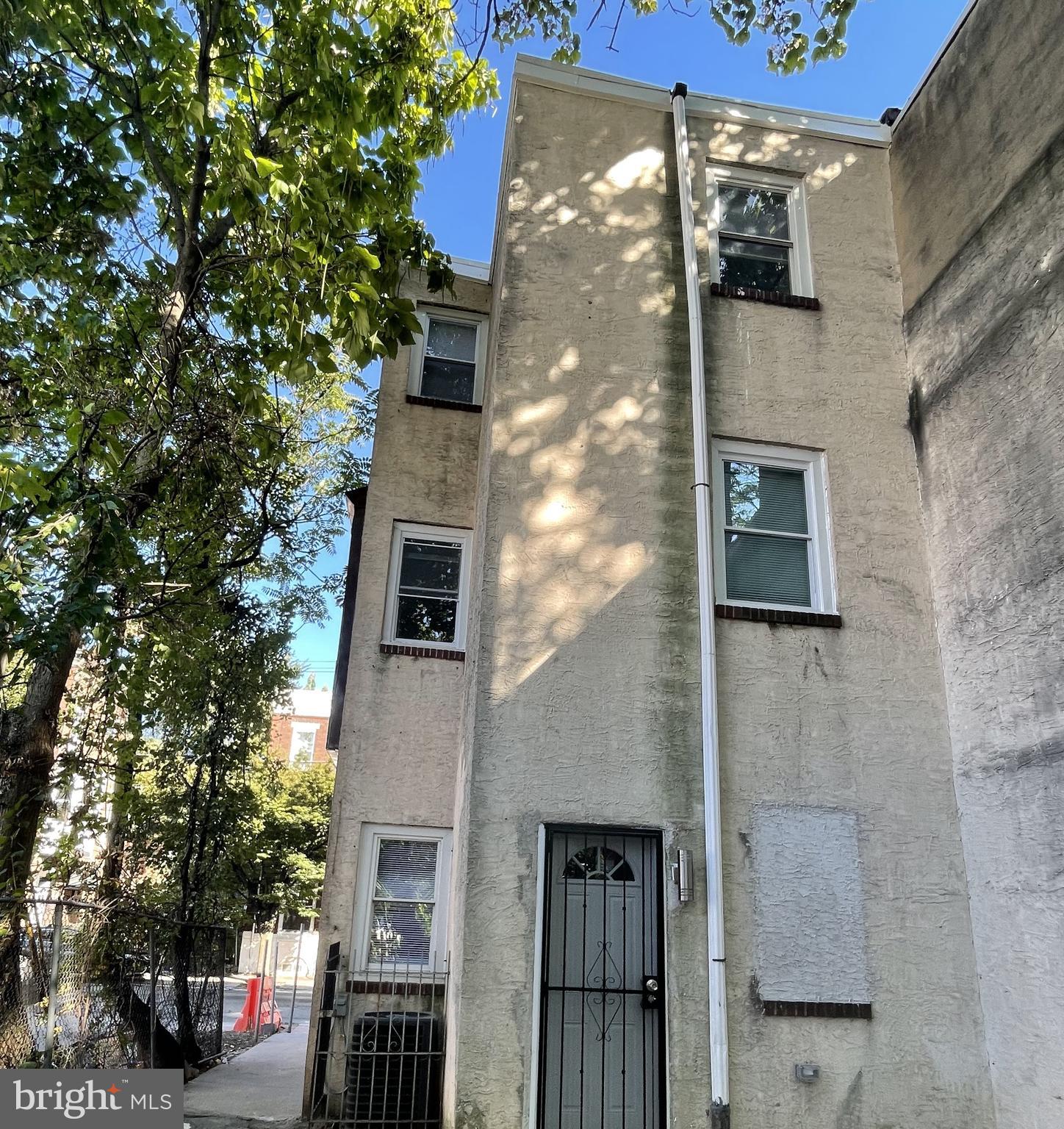 STRAWBERRY MANSION - Residential