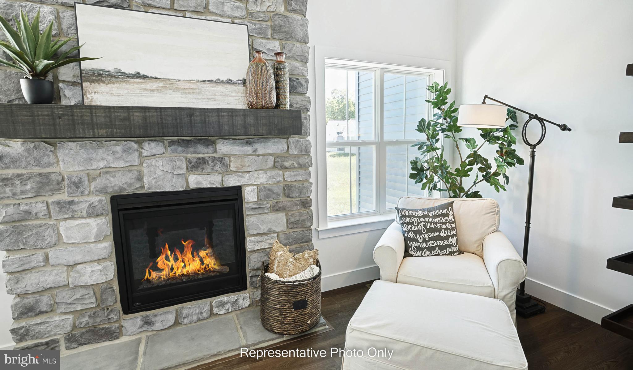 SUMMER LAYNE - Residential