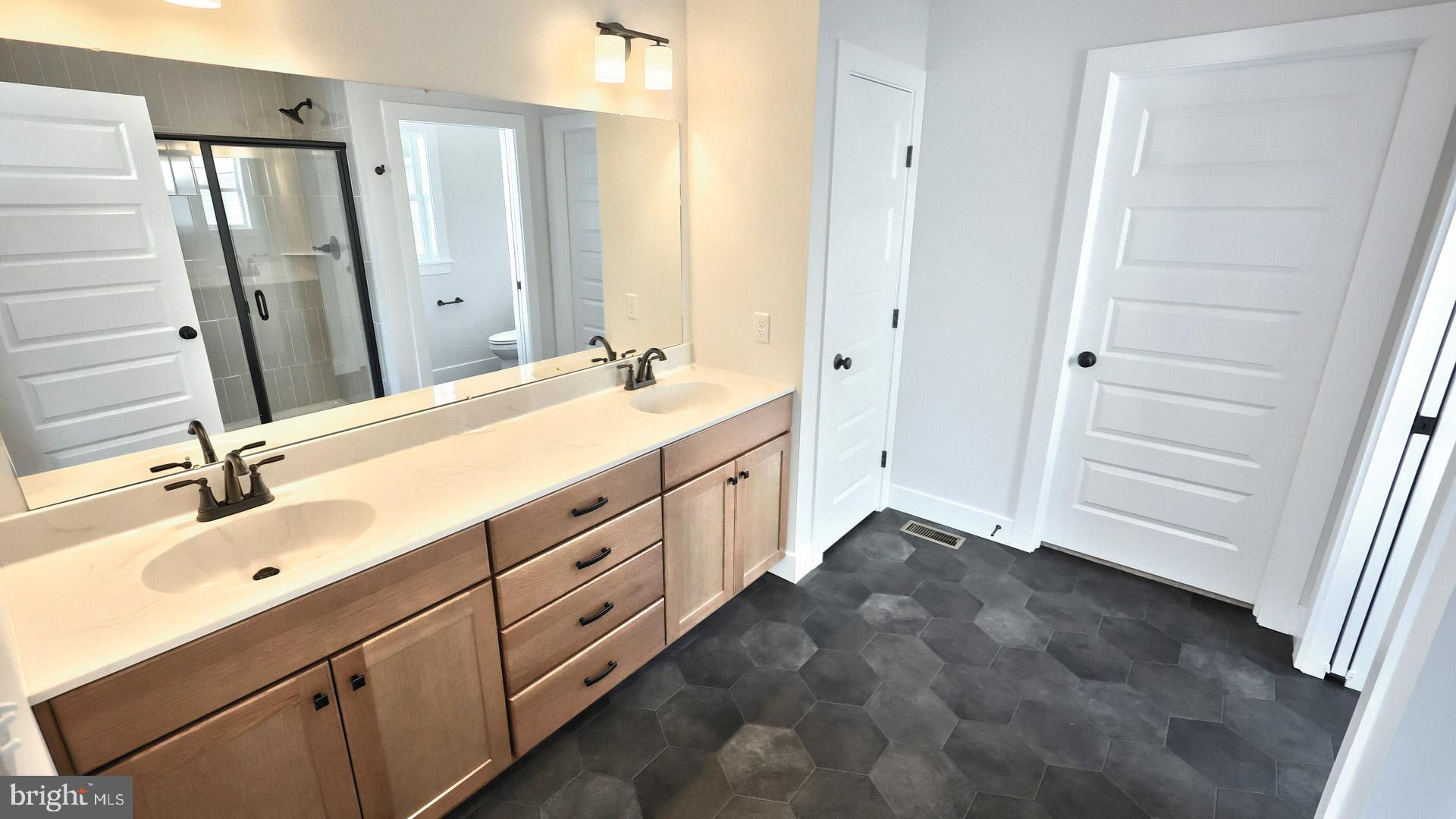 SUMMER LAYNE - Residential