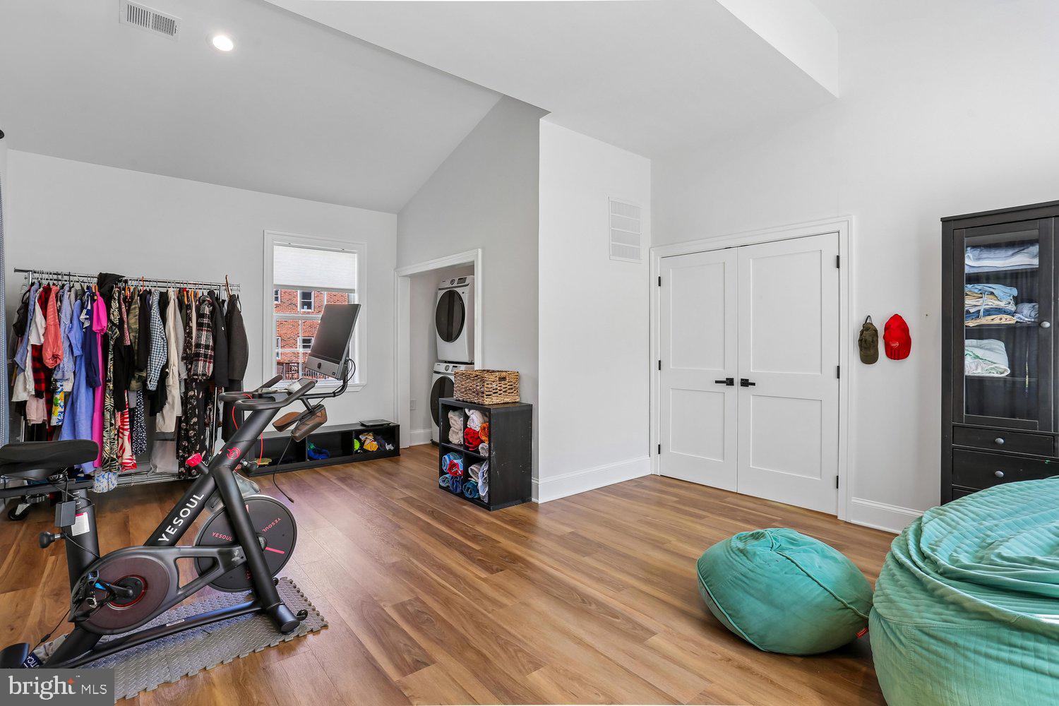 POTOMAC VILLAGE - Residential