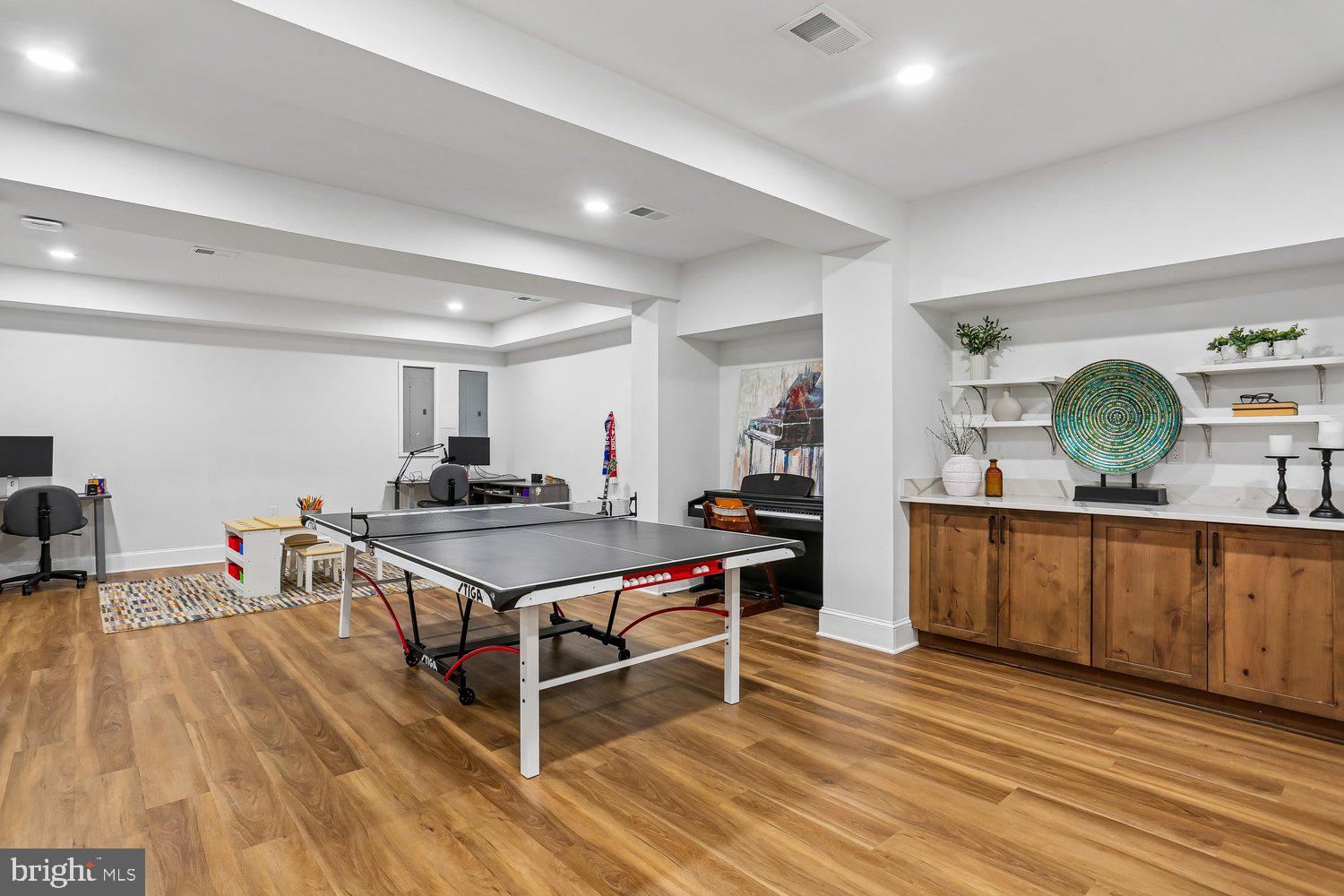 POTOMAC VILLAGE - Residential