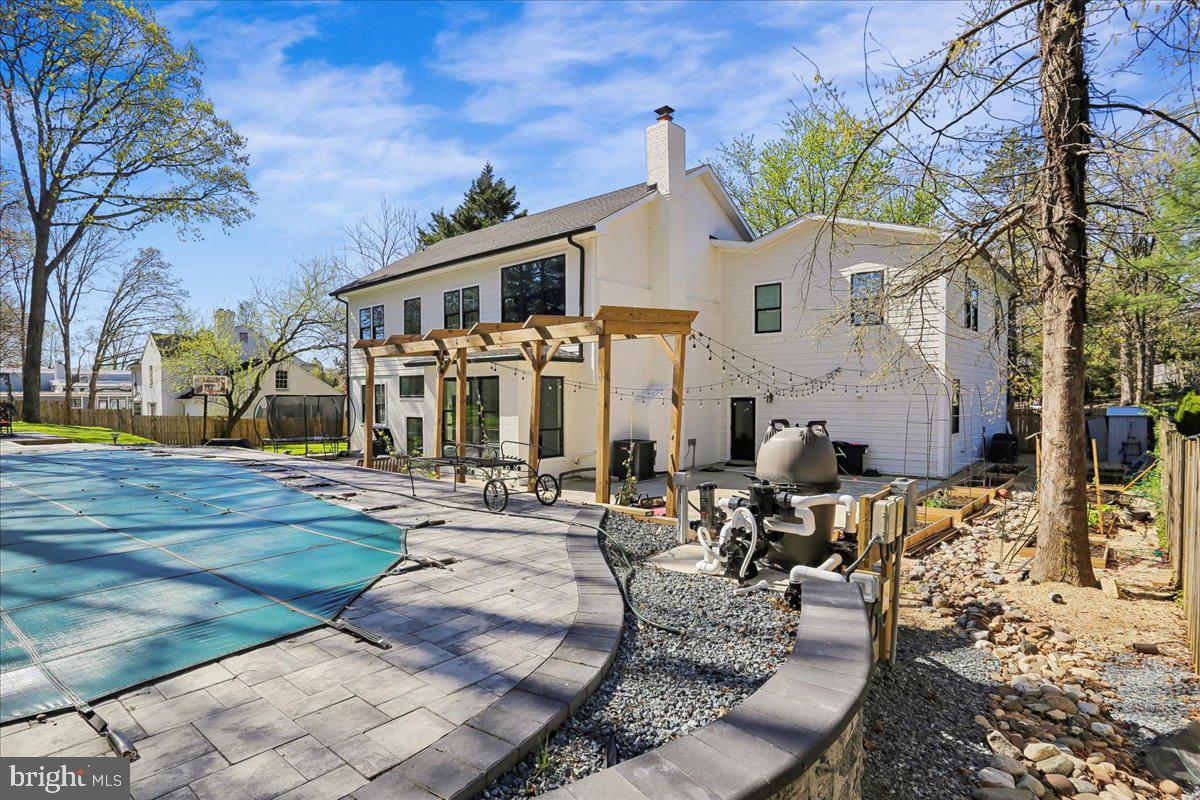 POTOMAC VILLAGE - Residential