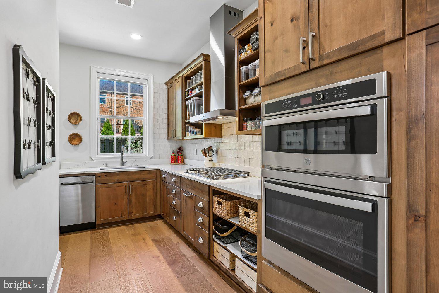 POTOMAC VILLAGE - Residential