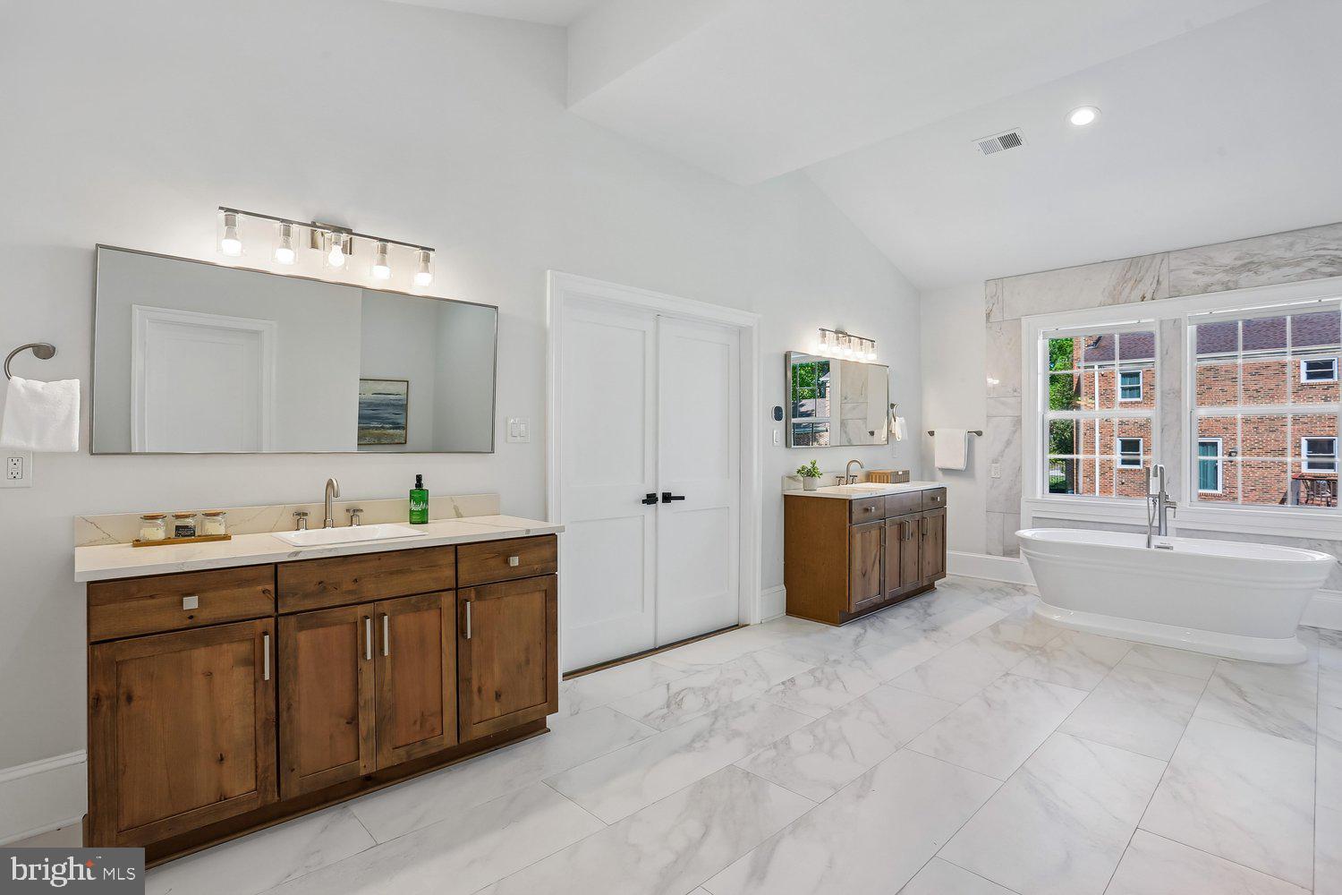 POTOMAC VILLAGE - Residential