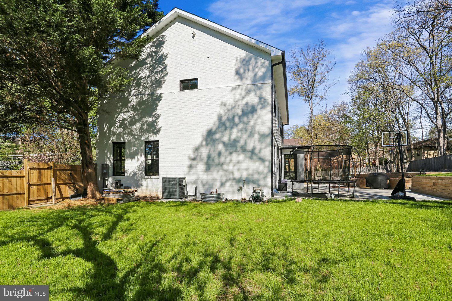 POTOMAC VILLAGE - Residential