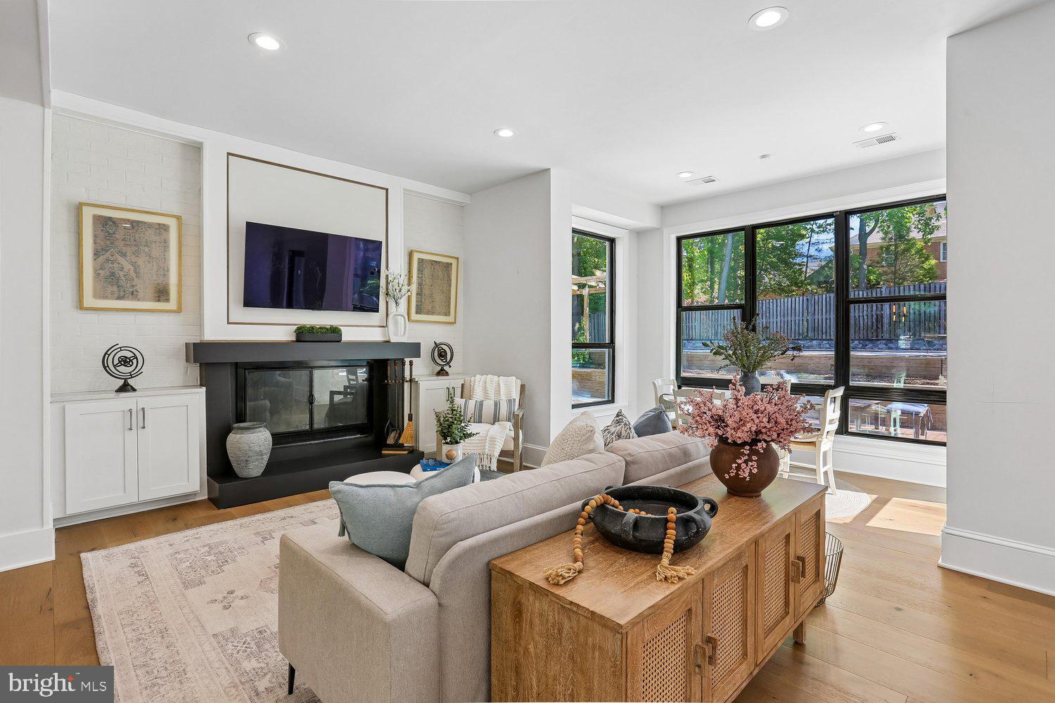 POTOMAC VILLAGE - Residential