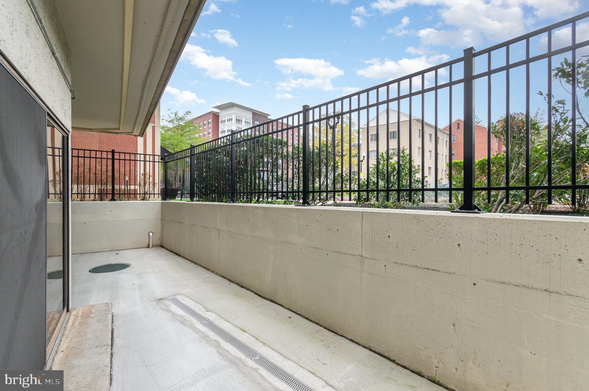 COLUMBIA FOREST - Residential Lease