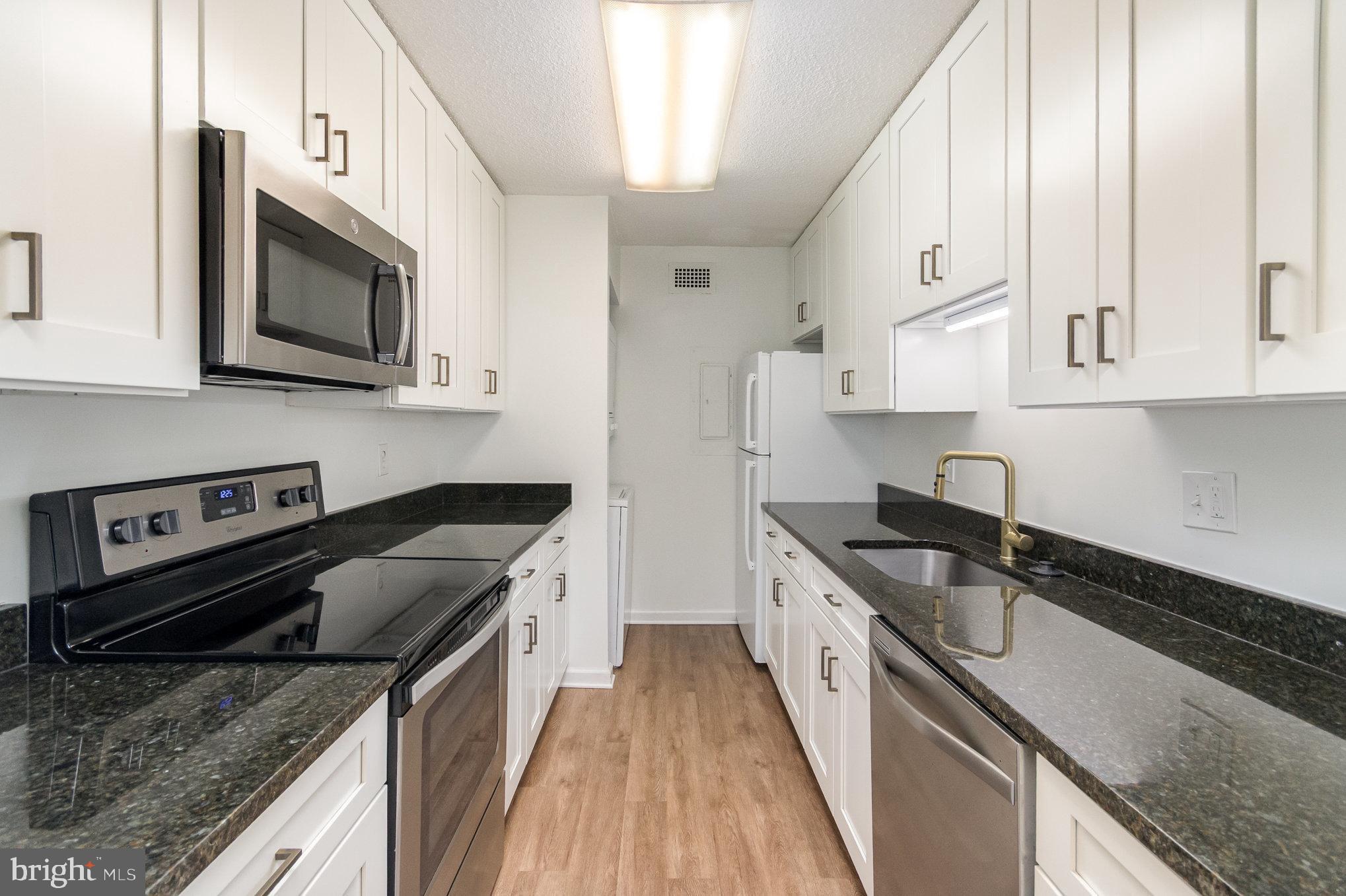 COLUMBIA FOREST - Residential Lease