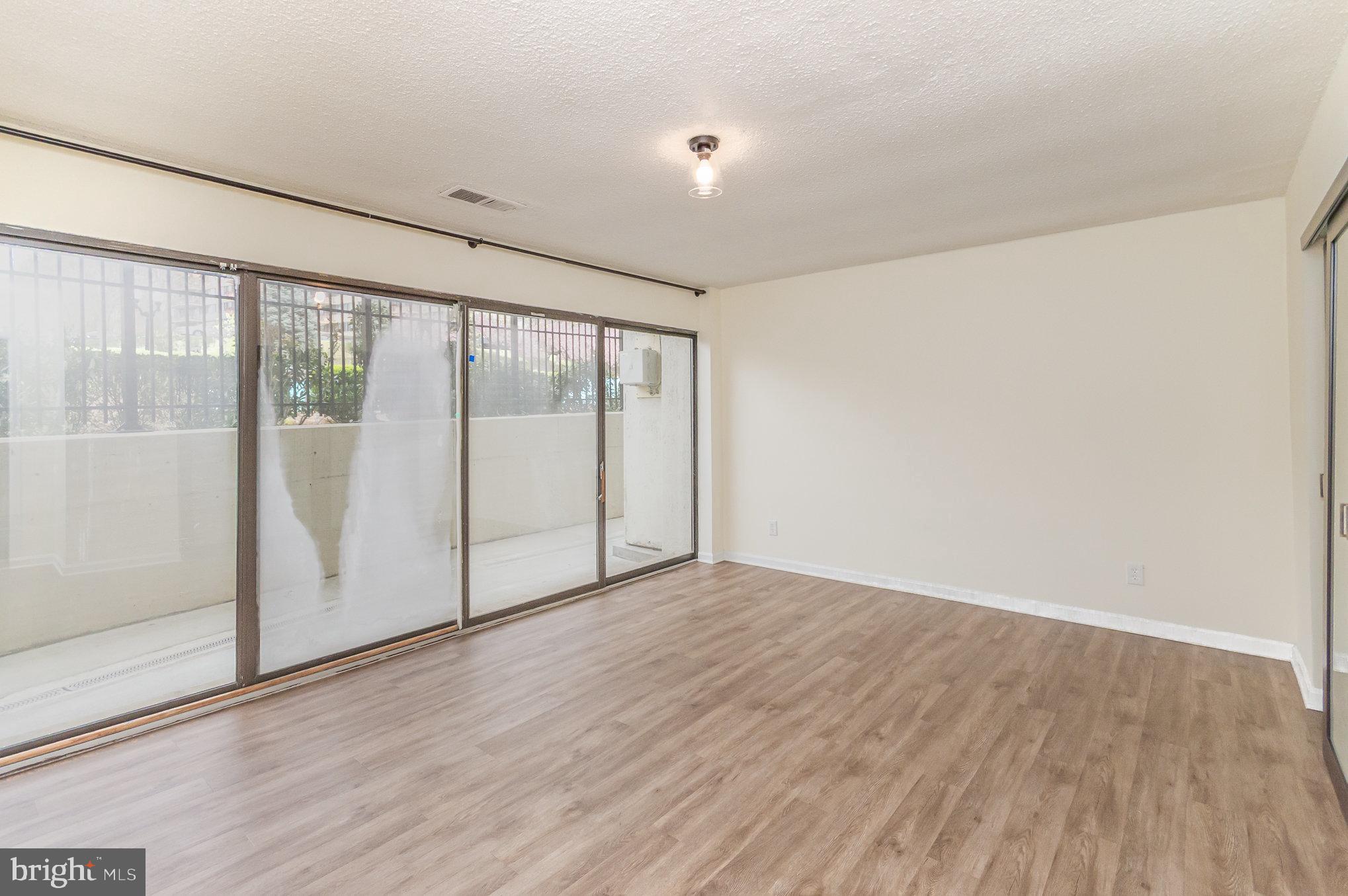 COLUMBIA FOREST - Residential Lease