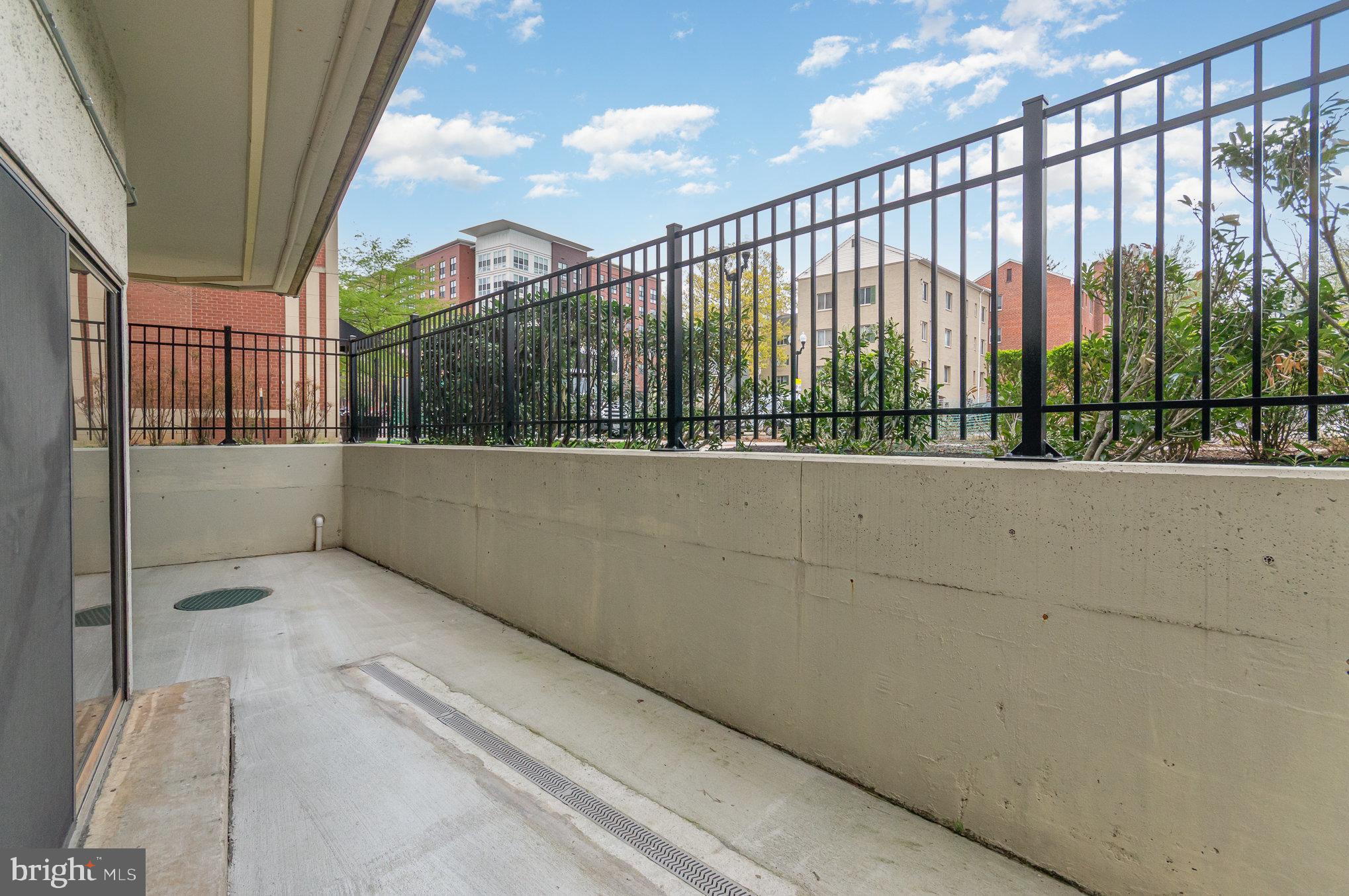 COLUMBIA FOREST - Residential Lease