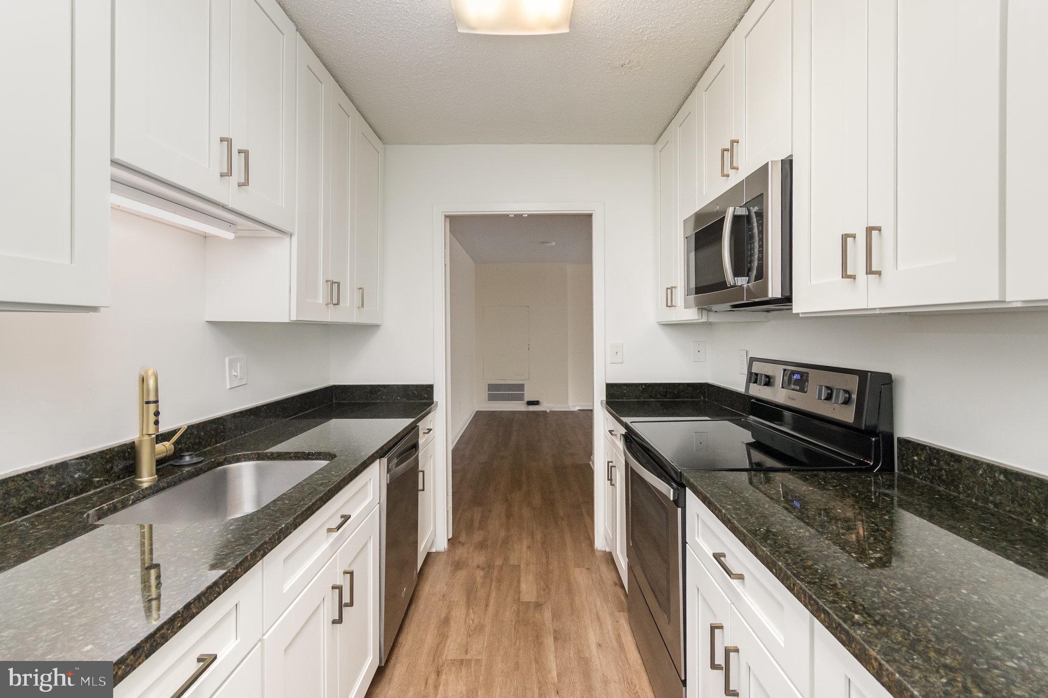 COLUMBIA FOREST - Residential Lease