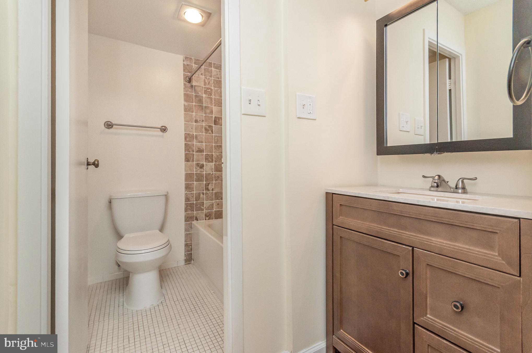 COLUMBIA FOREST - Residential Lease