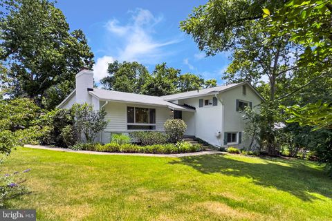 Photo of 3478 Mildred Drive, FALLS CHURCH, VA 22042 (MLS # VAFX2322166)