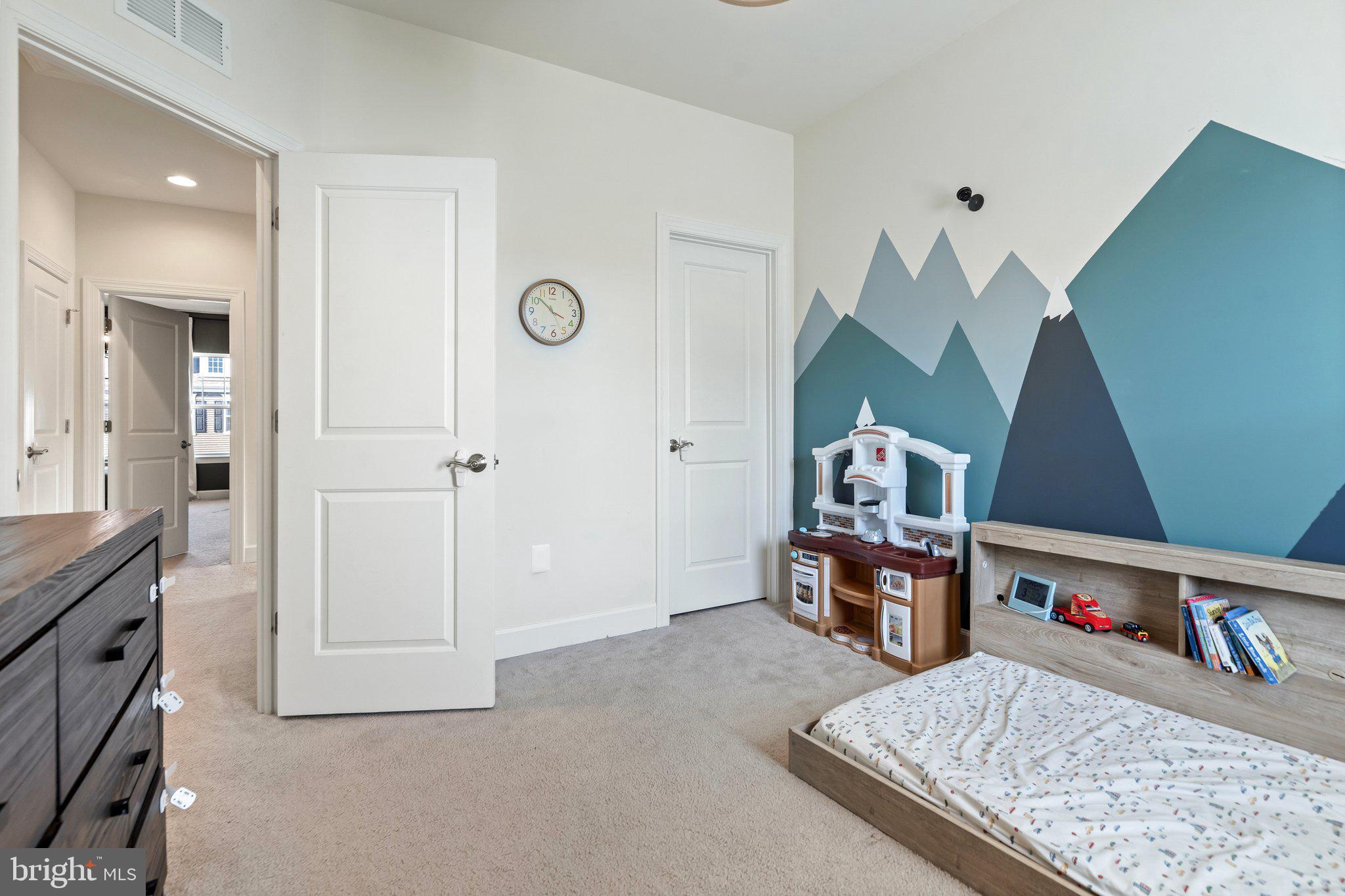 BRADLEY SQUARE - Residential