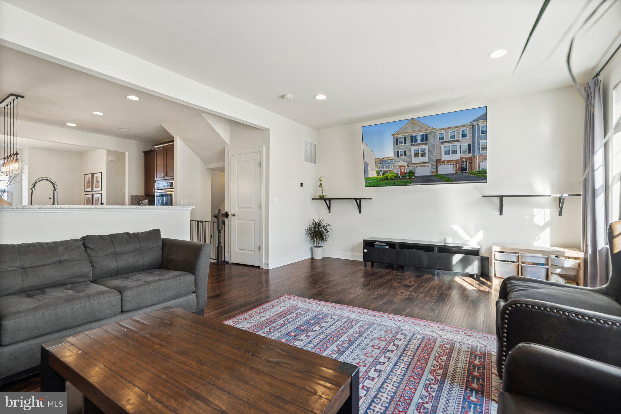 BRADLEY SQUARE - Residential