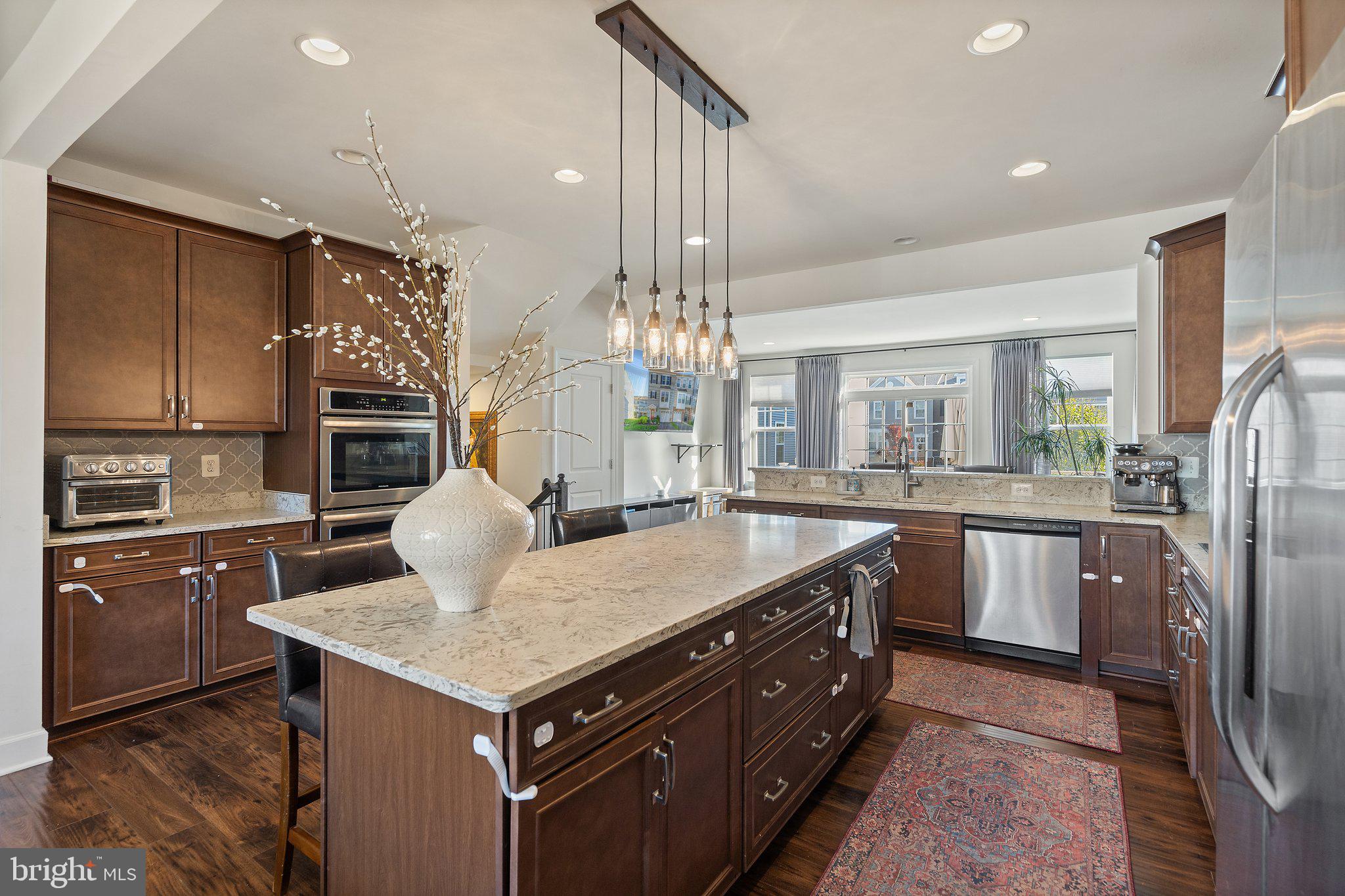 BRADLEY SQUARE - Residential