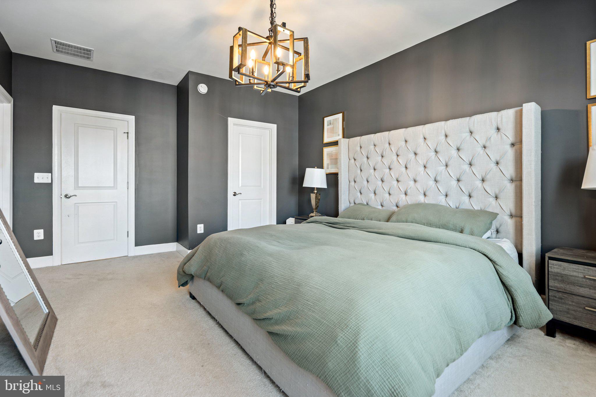 BRADLEY SQUARE - Residential