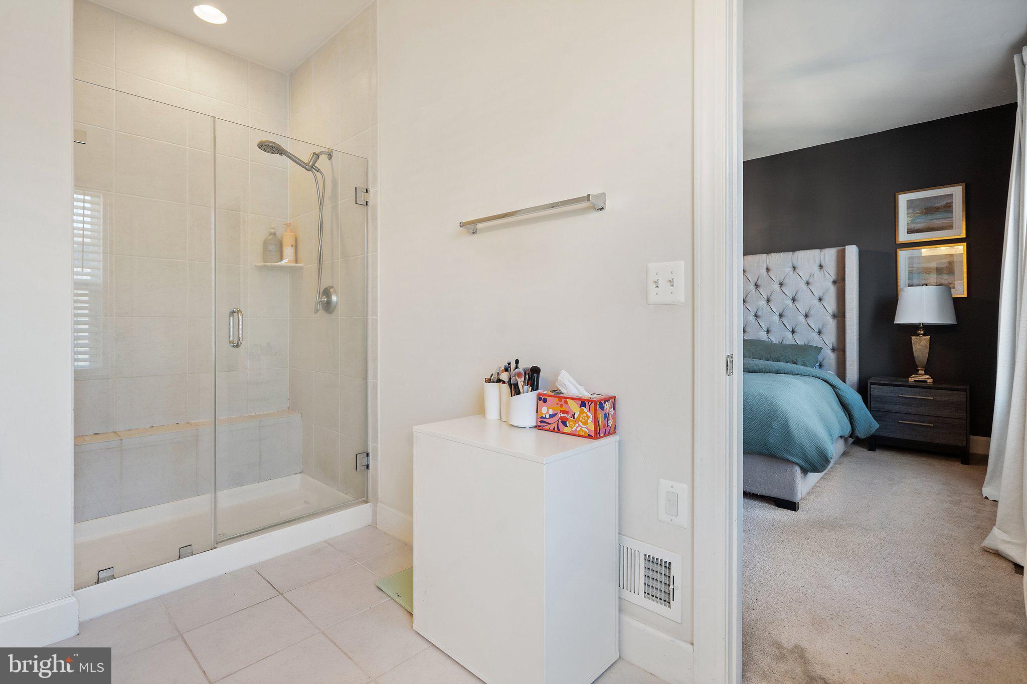 BRADLEY SQUARE - Residential