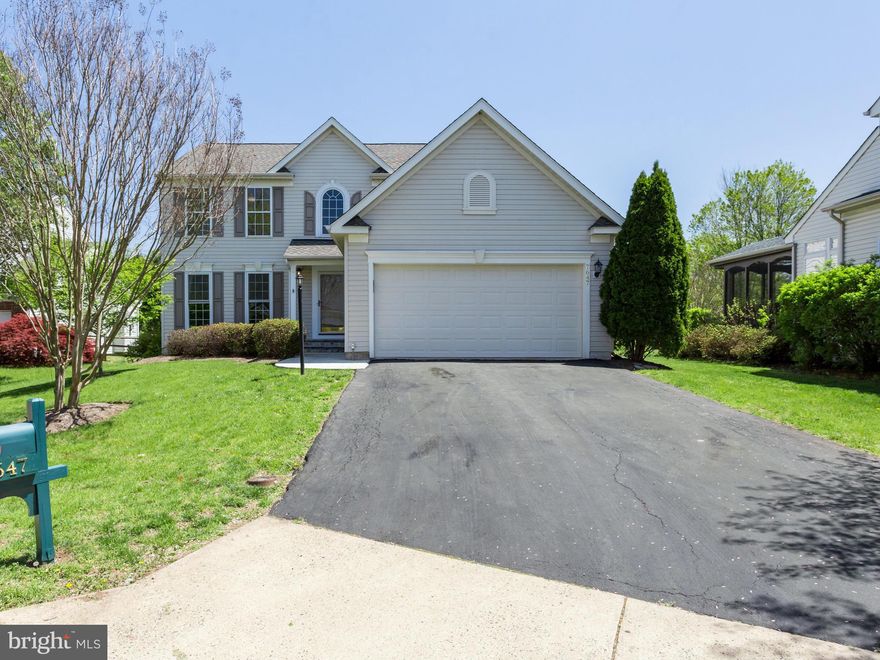 Beautiful home situated on a premium large lot on a private cul-de-sac. Bright and sunny open floor plan features a gourmet kitchen with large island, NEW hardwood in living and dining room, bamboo flooring in UL bedrooms, remodeled UL bathrooms, and a NEW roof! Enjoy the fabulous treed views from the NEW patio. Welcome home!